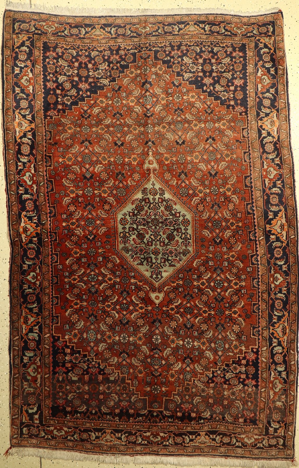 Bidjar alt, Persien, ca. 40 Jahre, Wolle auf Baumwolle, ca. 216 x 142 cm, EHZ: 2, (verblaßt)