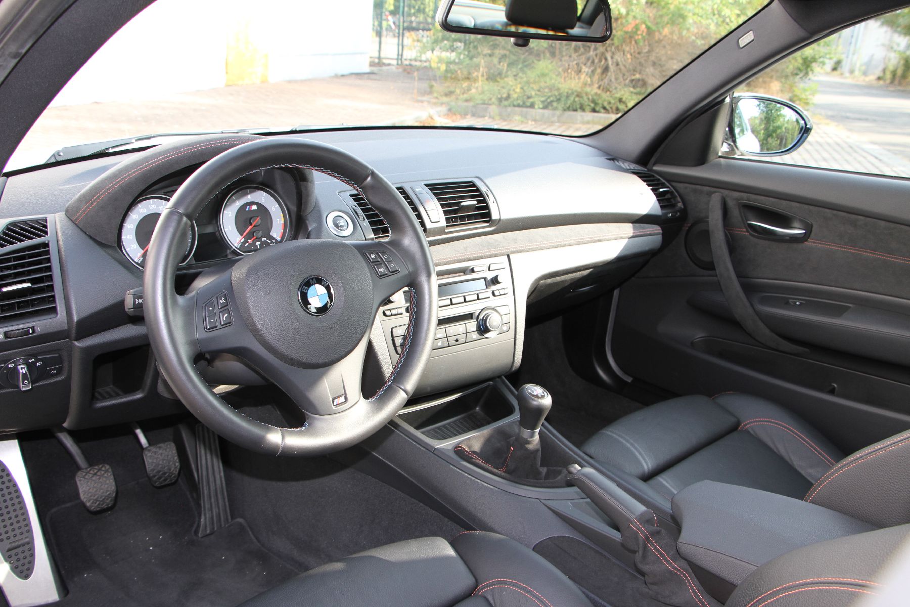 Detail i: BMW 1er M Coupé, Fahrgestellnummer: WBSUR91080VS64394, EZ 03/2012, deutsches Fahrzeug aus 1. Hand, Laufleistung ca. 37.320 km, HU 03/2019, 250 kW/ ...