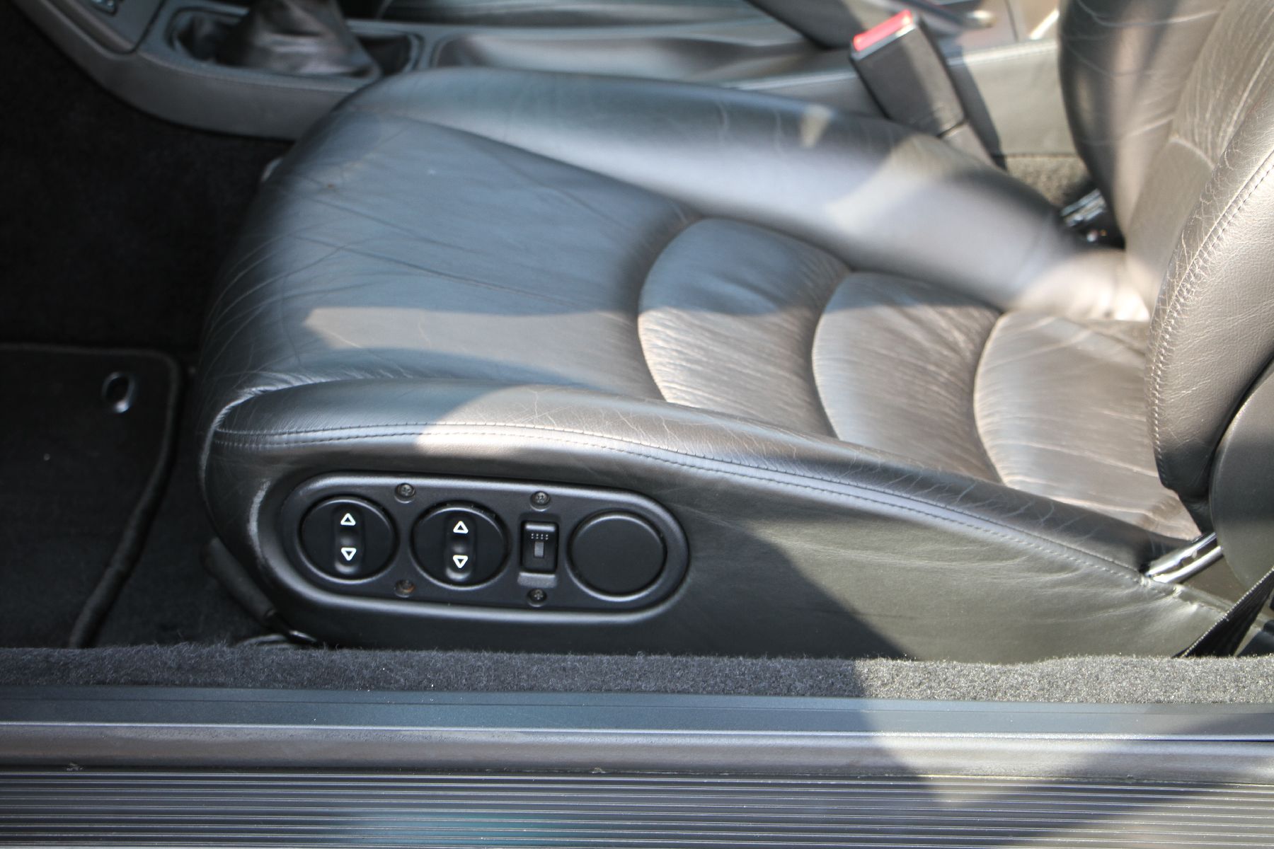 Detail n: Porsche Carrera 911/993 Coupé, Fahrgestellnummer: WPOZZZ99ZRS315553, EZ 05/1994, deutsches Fahrzeug aus 1. Hand, Laufleistung 59.580 km, 200 kW/ 272 ...