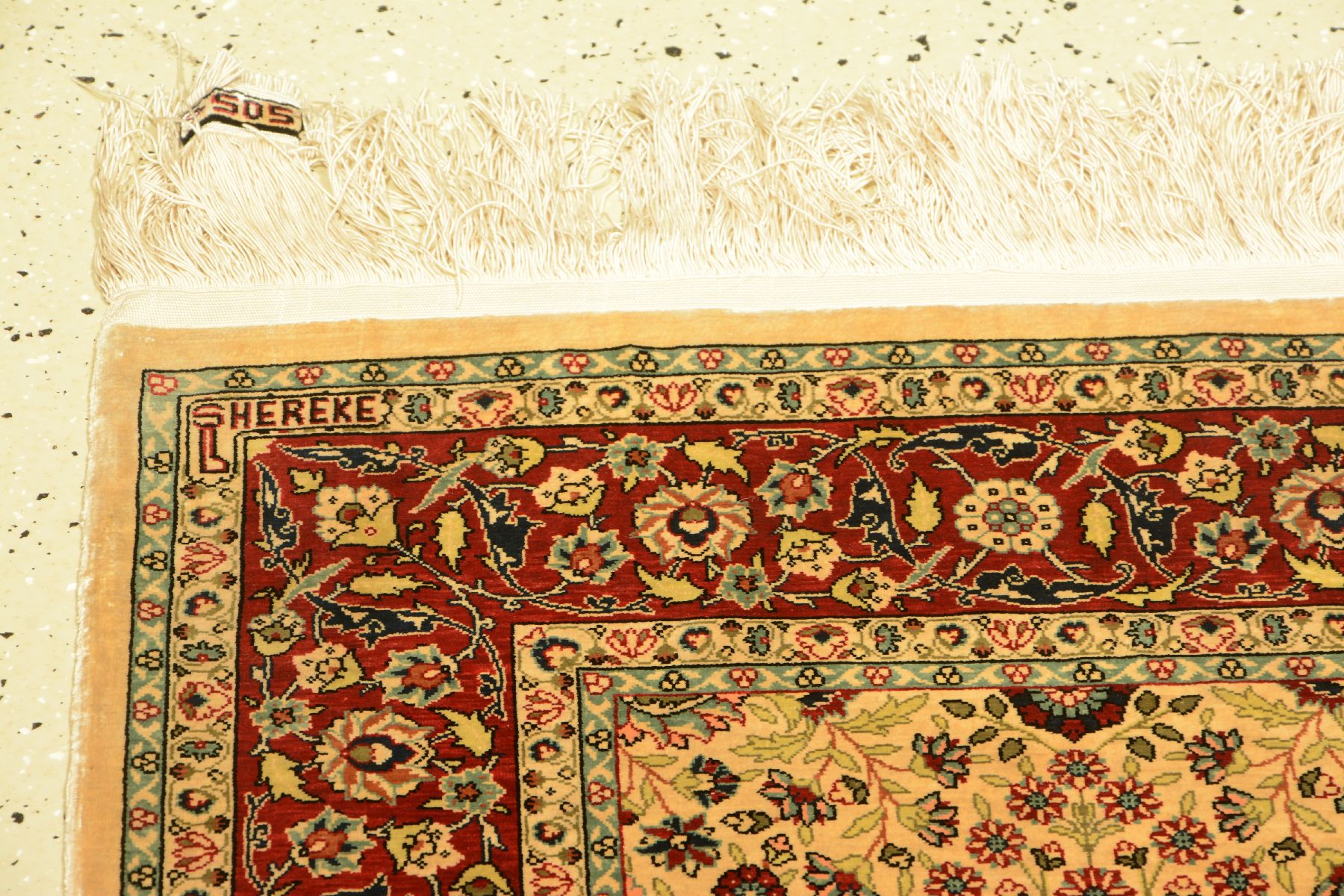 Detail a: Seiden Hereke alt (Signiert), Türkei, um 1970/1980, reine Naturseide. Feiner nummerierterHereke mit Mille-Fleur Design, ca. 140 x 96 cm, EHZ: 2.