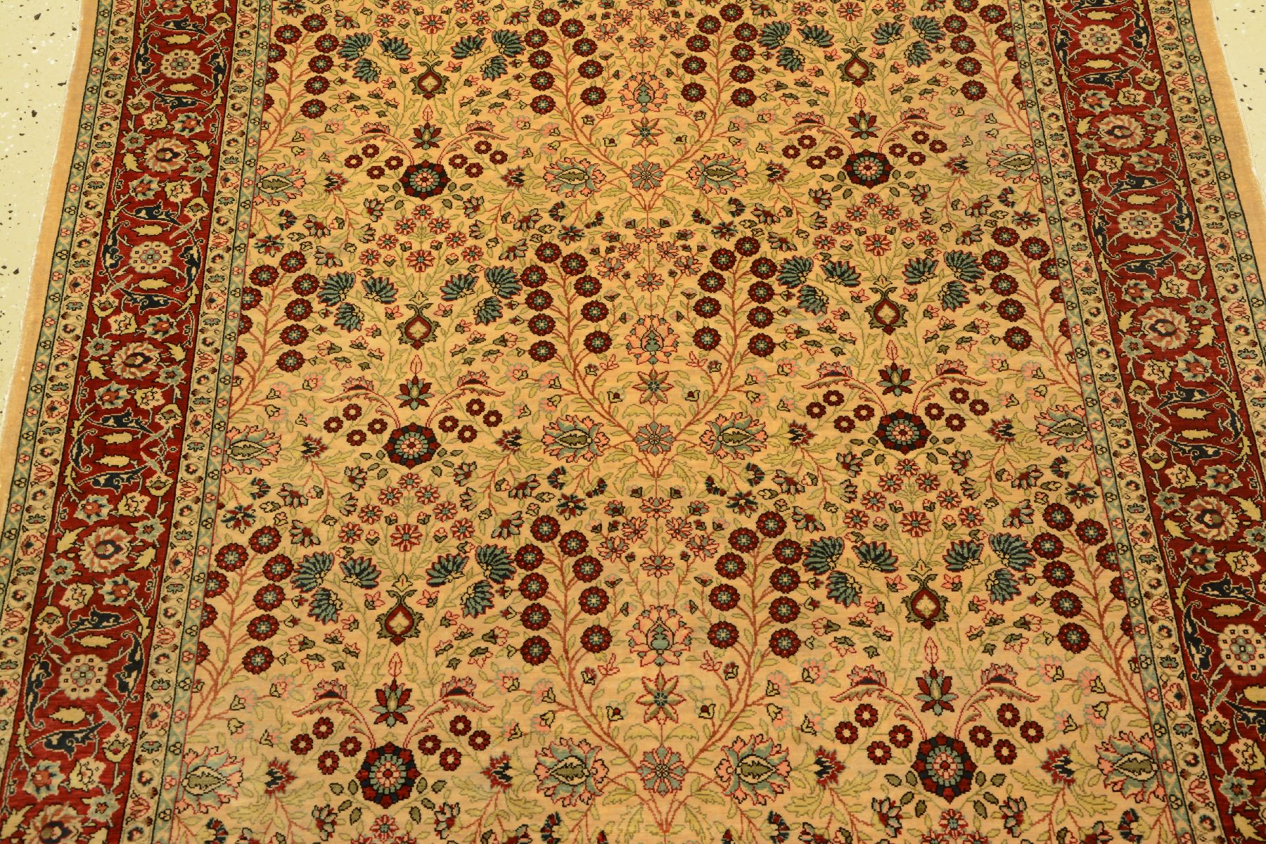 Detail g: Seiden Hereke alt (Signiert), Türkei, um 1970/1980, reine Naturseide. Feiner nummerierterHereke mit Mille-Fleur Design, ca. 140 x 96 cm, EHZ: 2.