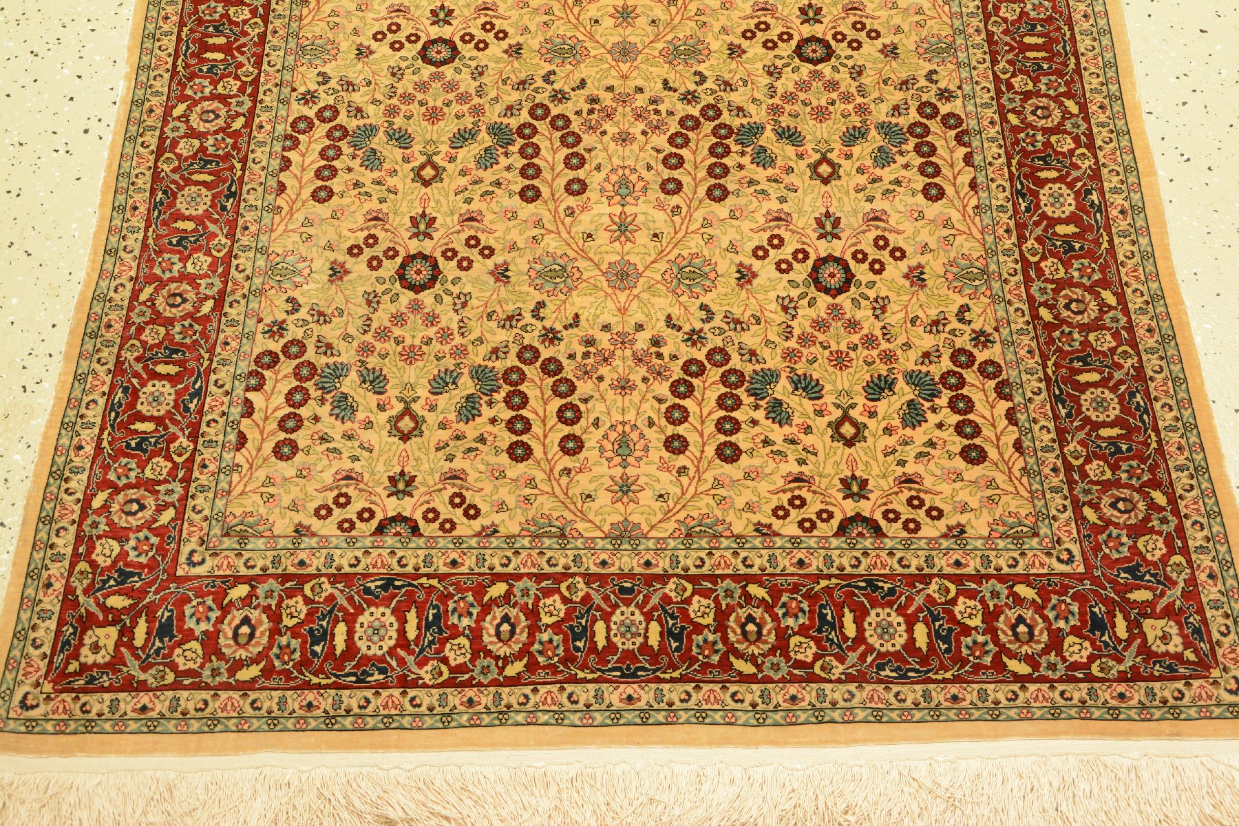 Detail h: Seiden Hereke alt (Signiert), Türkei, um 1970/1980, reine Naturseide. Feiner nummerierterHereke mit Mille-Fleur Design, ca. 140 x 96 cm, EHZ: 2.