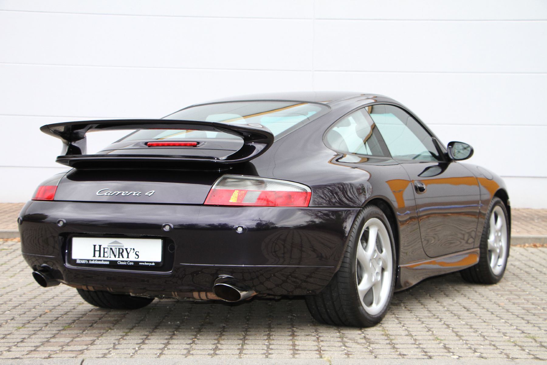 Detail b: Porsche 911 Carrera 4 Coupé, Fahrgestellnummer: WPOZZZ99ZYS602777, EZ 01/2000, 1. Hand, Laufleistung ca. 22.150 km, 221 kW/ 300 PS, 6-Gang ...