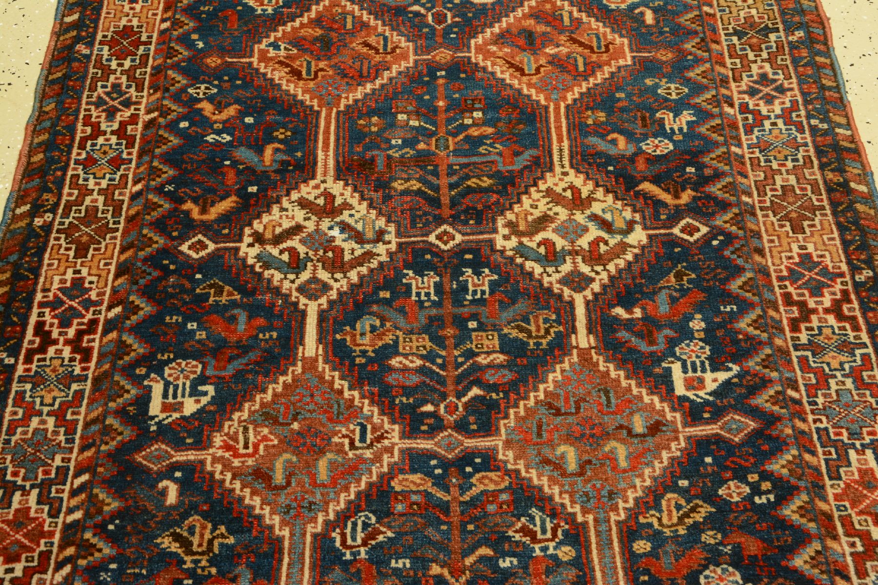 Detail e: Khamseh antik, Persien, um 1900, Wolle auf Wolle, ca. 138 x 101 cm, EHZ: 2-3.