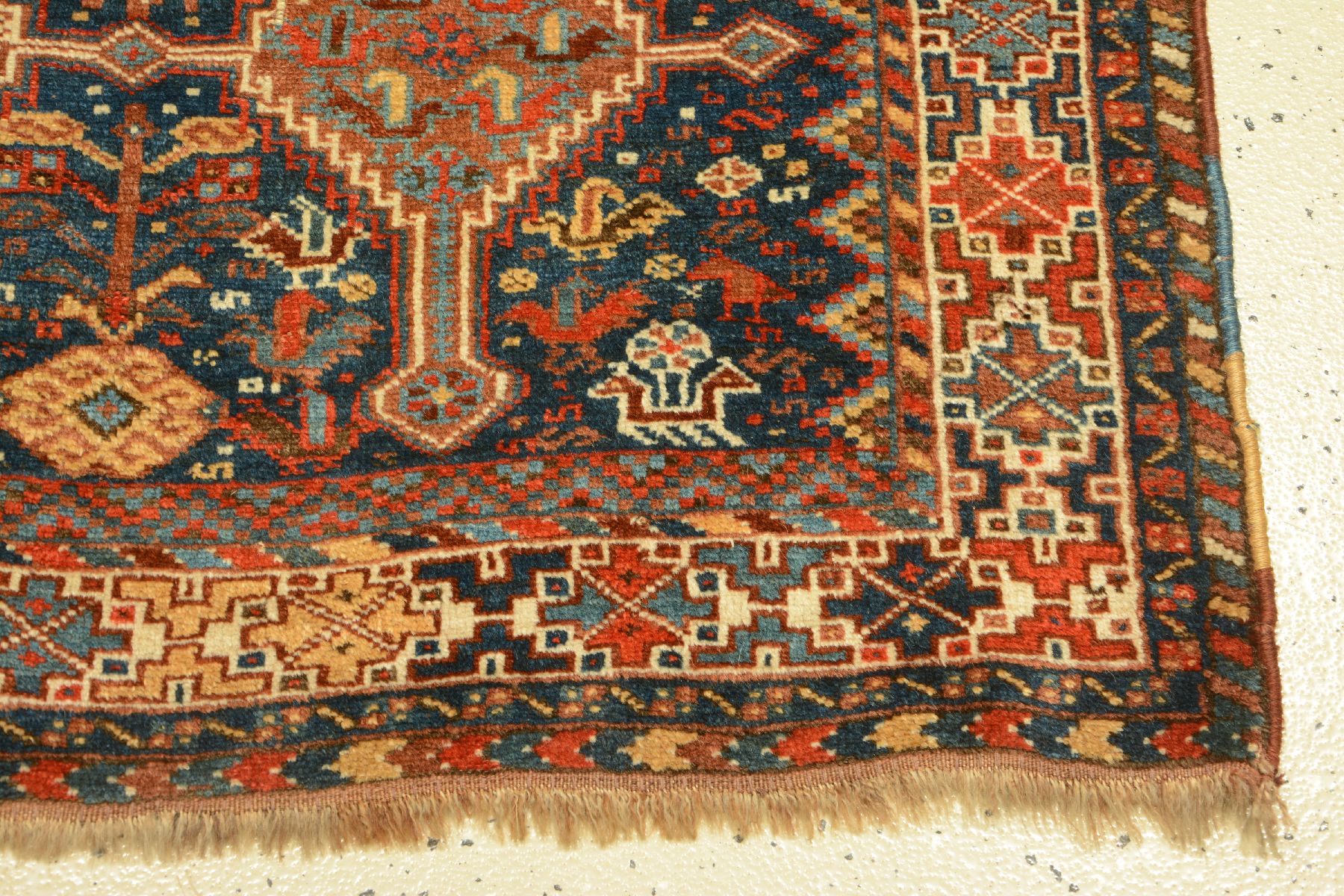 Detail g: Khamseh antik, Persien, um 1900, Wolle auf Wolle, ca. 138 x 101 cm, EHZ: 2-3.