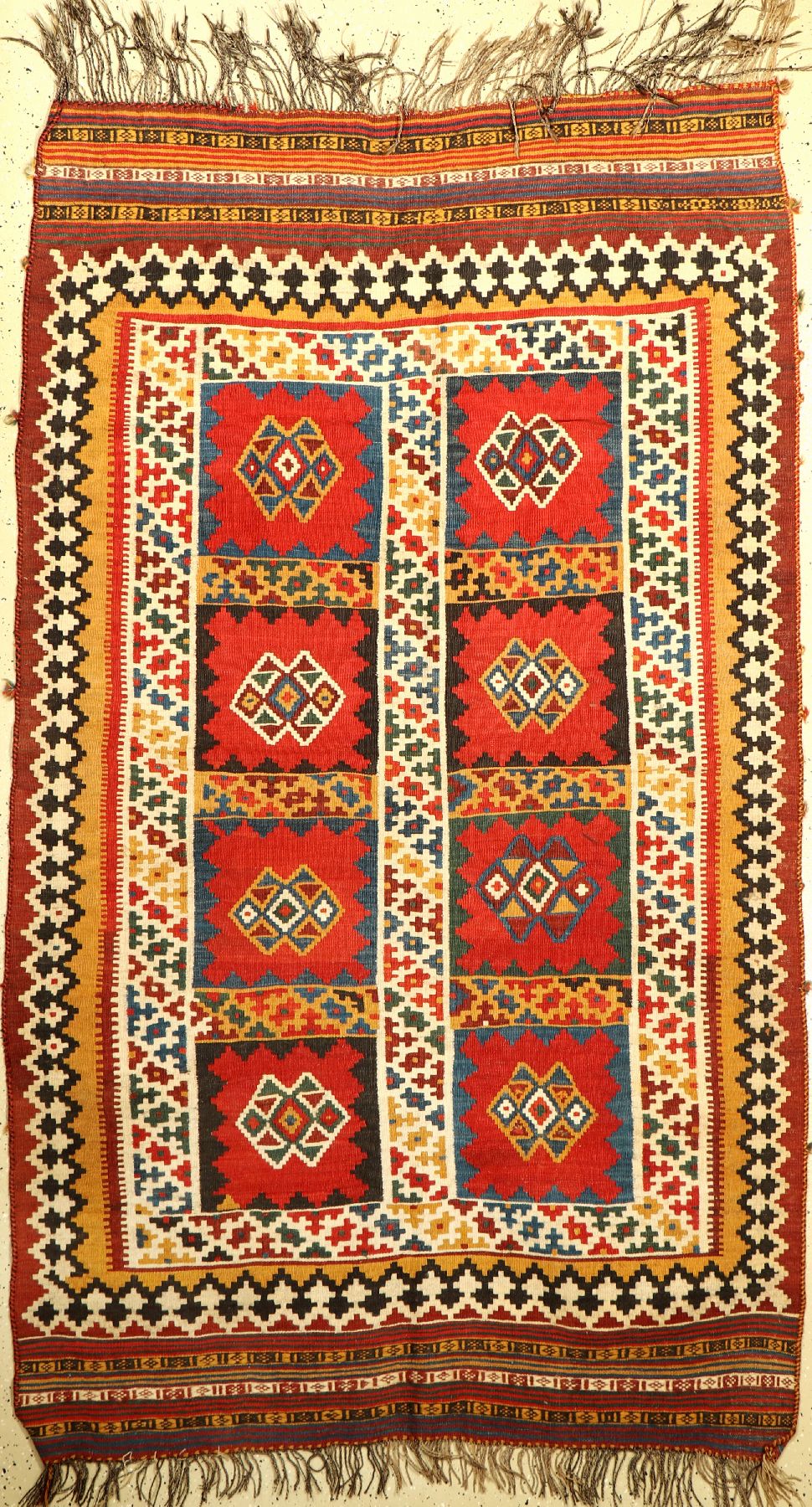Gashgai "Kelim" antik, Persien, um 1930, Wolle auf Wolle, ca. 225 x 132 cm, EHZ: 2-3 (wellig, ansonsten guter Zustand).