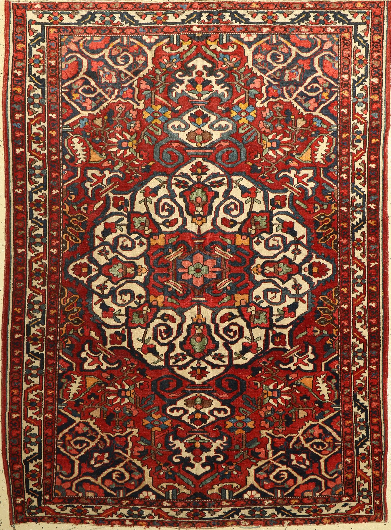 Bachtiar alt, Persien, ca. 60 Jahre, Wolle auf Baumwolle, ca. 200 x 147 cm, EHZ: 4