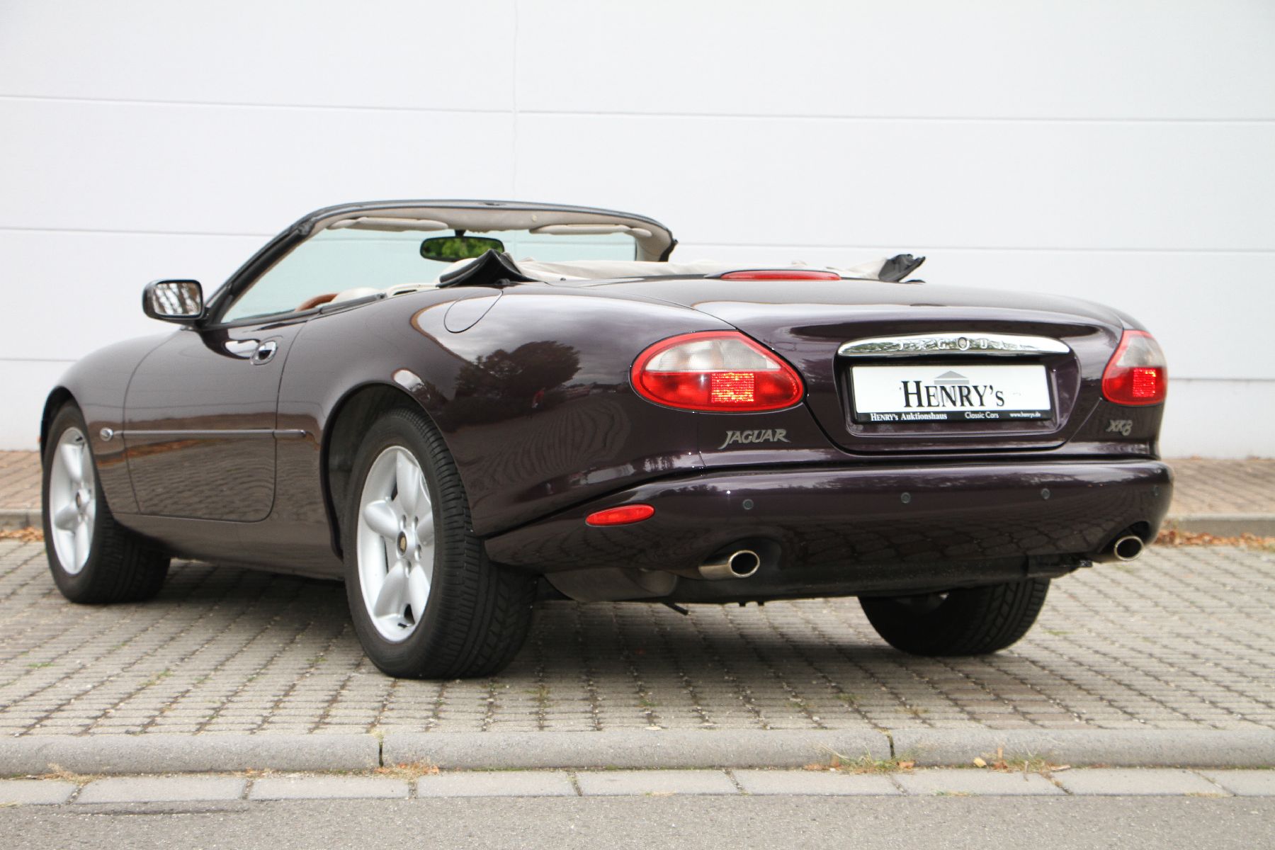 Detail e: Jaguar XK8 Cabriolet, Fahrgestellnummer: SAJJGXFE4WE024099, EZ 07/1998, 1. Hand in Deutschland, Laufleistung ca. 102.163 miles, HU 08/2020, 209 kW/ ...