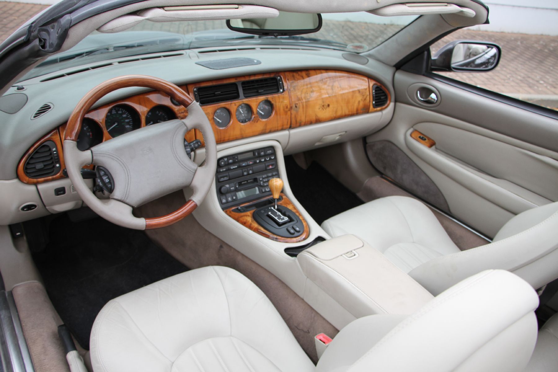 Detail g: Jaguar XK8 Cabriolet, Fahrgestellnummer: SAJJGXFE4WE024099, EZ 07/1998, 1. Hand in Deutschland, Laufleistung ca. 102.163 miles, HU 08/2020, 209 kW/ ...