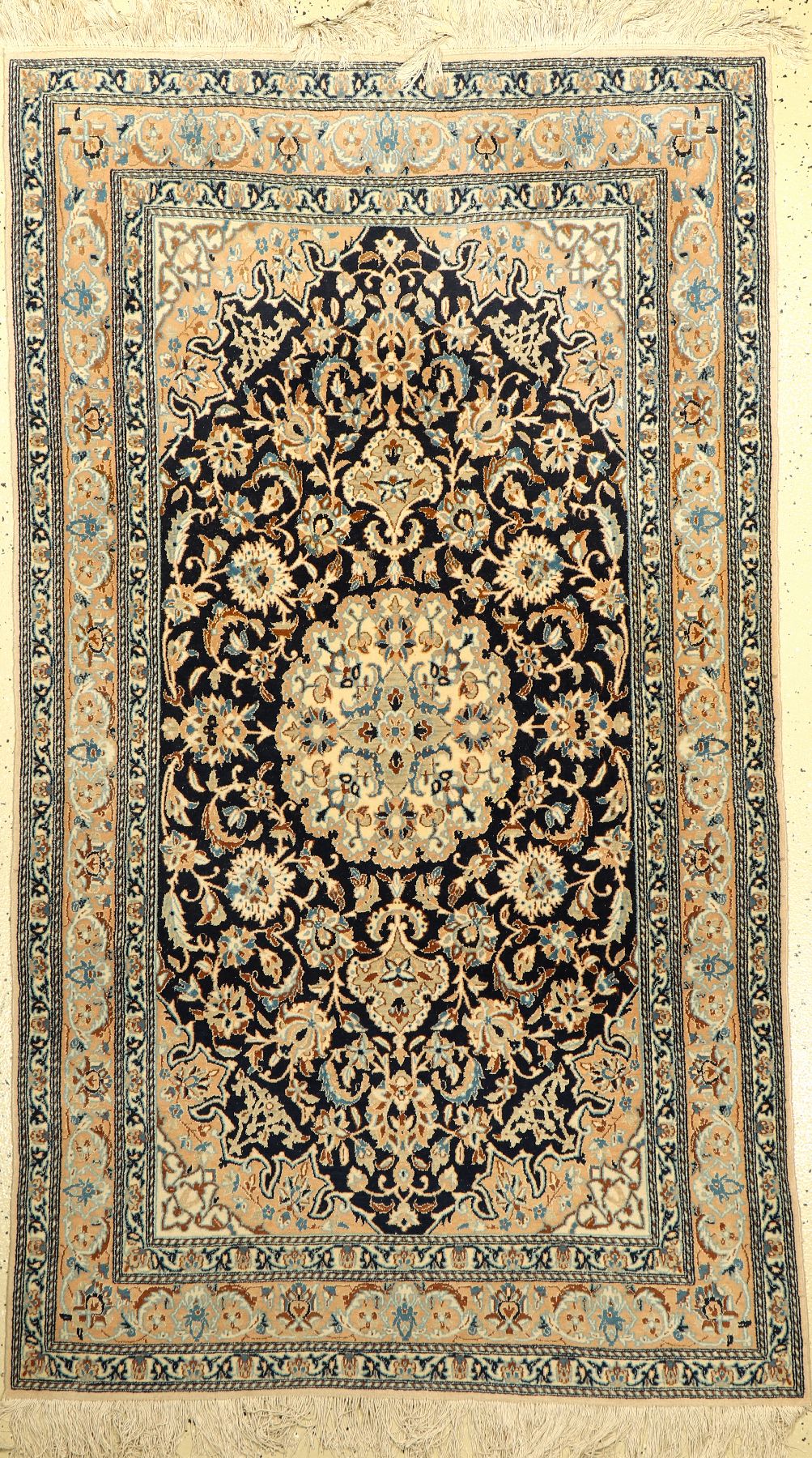Nain, Persien, ca. 30 Jahre, Korkwolle mit Seide, ca. 198 x 112 cm, EHZ: 2