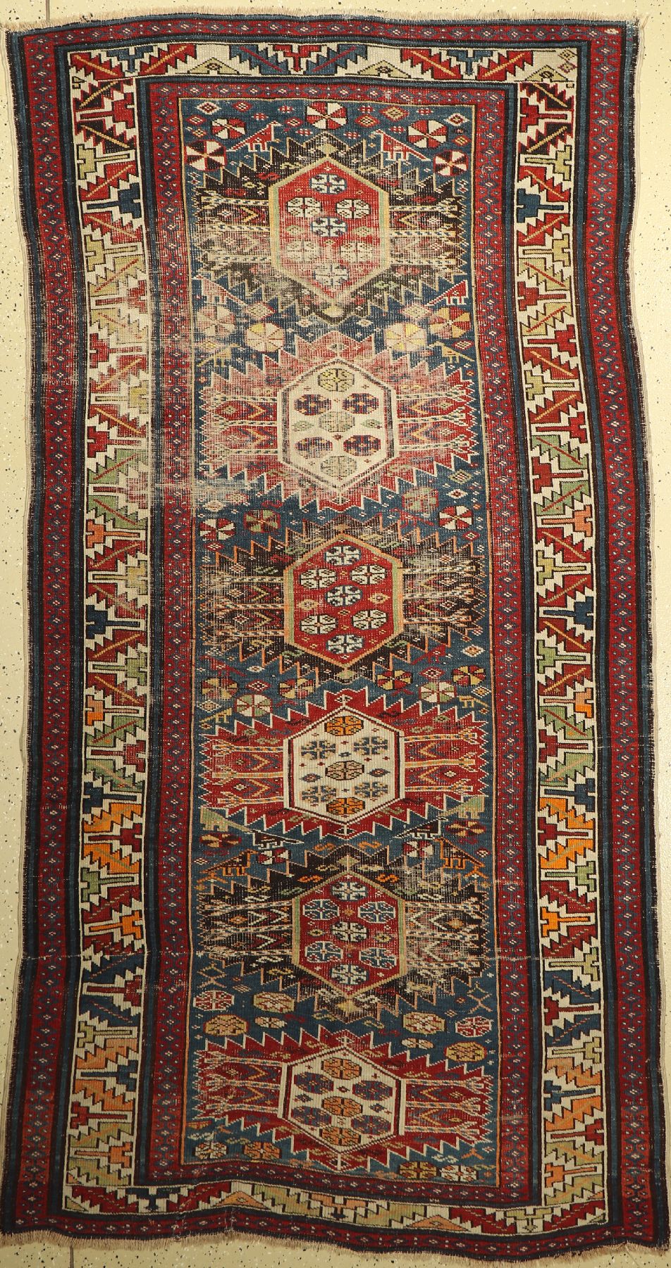 Kazak alt, Kaukasus, um 1920, Wolle auf Wolle, ca. 243 x 125 cm, EHZ: 4-5