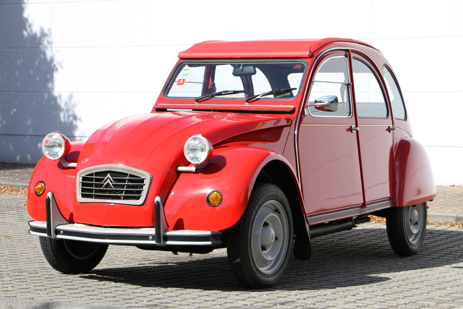 Detail c: Citroen 2 CV6 Club, Fahrgestellnummer: VF7AZKA00KA375542, EZ 10/1990, 1. Hand, Laufleistung 145 km original, HU 10/2019 bei 83 km, 20 kW/ 27 PS, ...