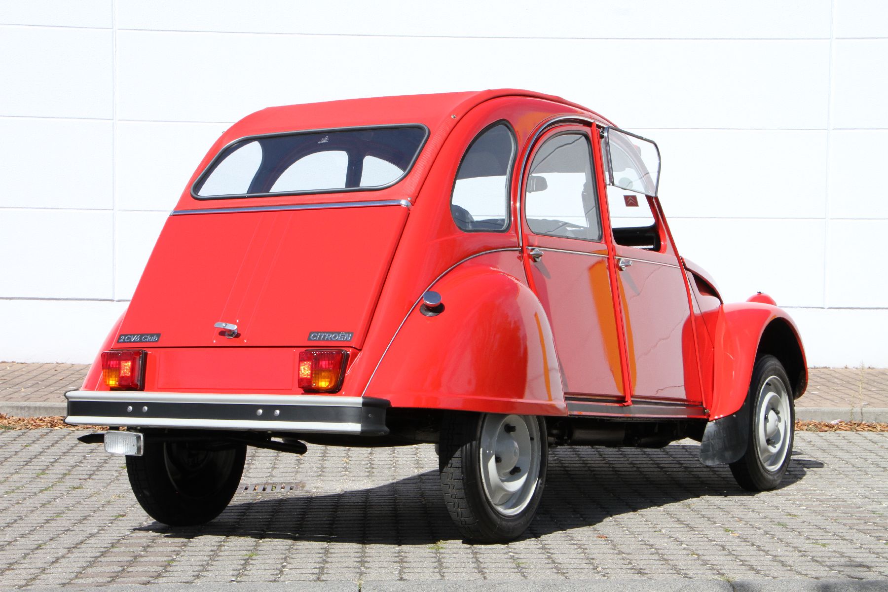 Detail d: Citroen 2 CV6 Club, Fahrgestellnummer: VF7AZKA00KA375542, EZ 10/1990, 1. Hand, Laufleistung 145 km original, HU 10/2019 bei 83 km, 20 kW/ 27 PS, ...