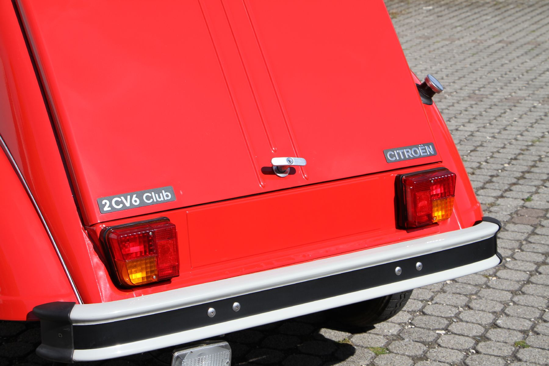 Detail f: Citroen 2 CV6 Club, Fahrgestellnummer: VF7AZKA00KA375542, EZ 10/1990, 1. Hand, Laufleistung 145 km original, HU 10/2019 bei 83 km, 20 kW/ 27 PS, ...
