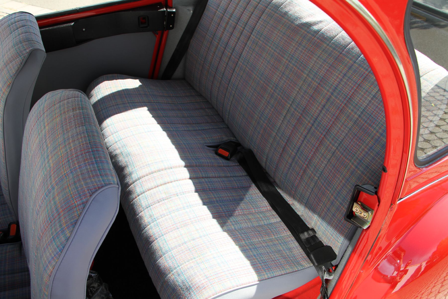 Detail l: Citroen 2 CV6 Club, Fahrgestellnummer: VF7AZKA00KA375542, EZ 10/1990, 1. Hand, Laufleistung 145 km original, HU 10/2019 bei 83 km, 20 kW/ 27 PS, ...
