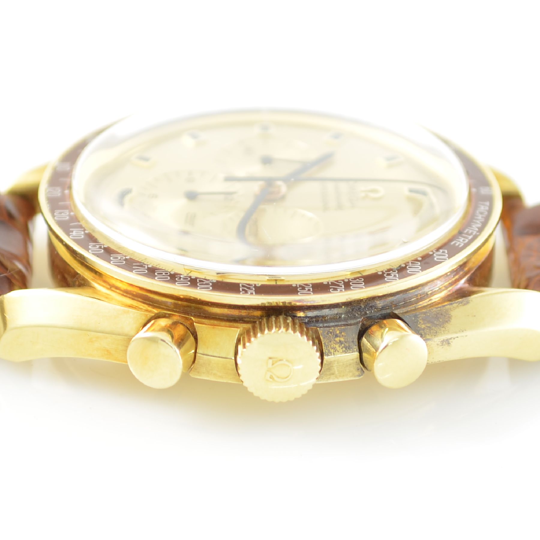 Detail e: OMEGA Speedmaster Ref. 145022/69 limitierte Herrenarmbanduhr mit Chronograph in GG 750/000, Schweiz 1969, hergestellt zu Ehren der Leistung der ...