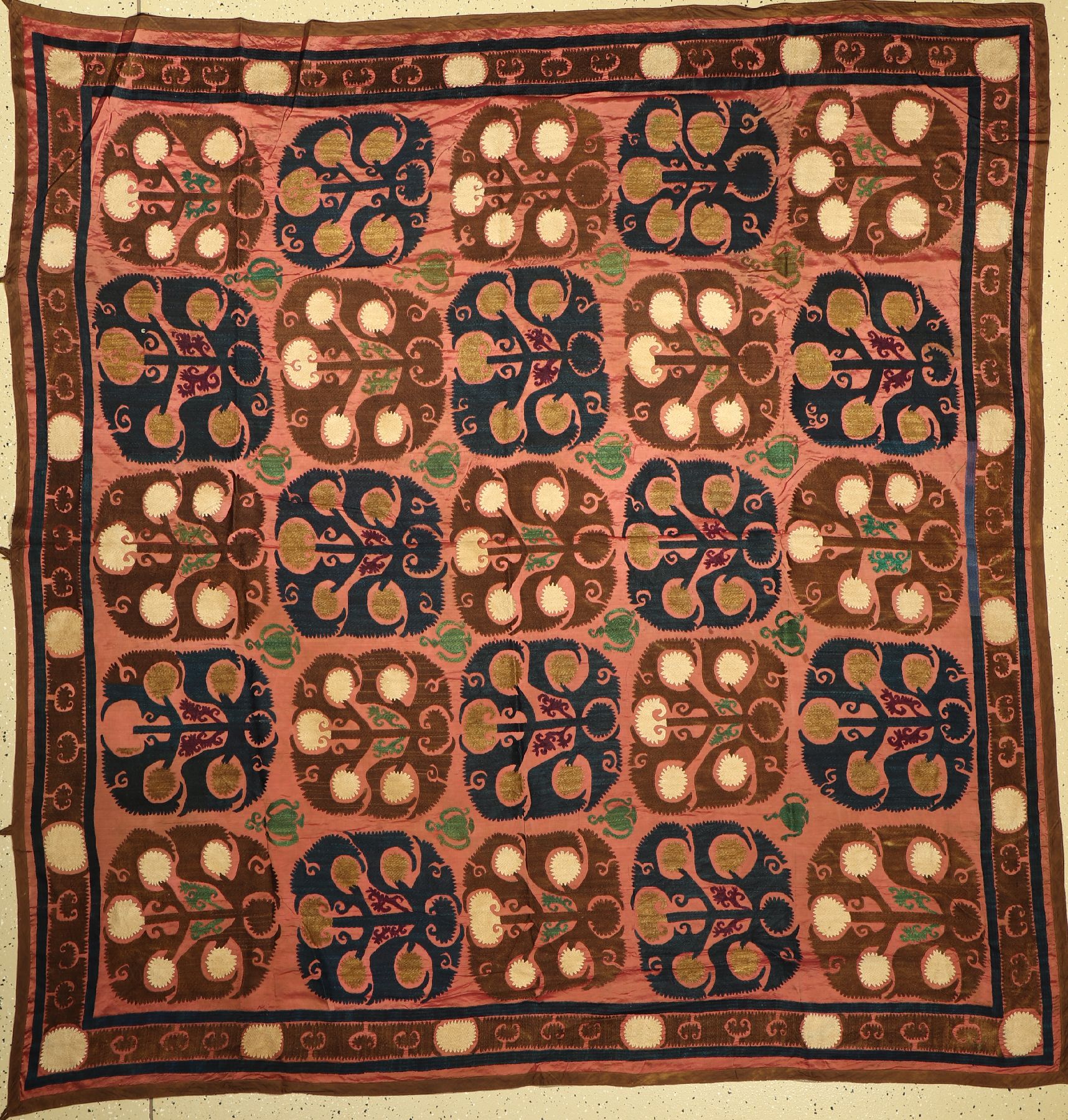 Seiden Susani alt, Bochara, um 1930, Seide auf Seide, ca. 230 x 220 cm, mit Rückenfütterung, seltenes Design, EHZ: 2, dekorativ