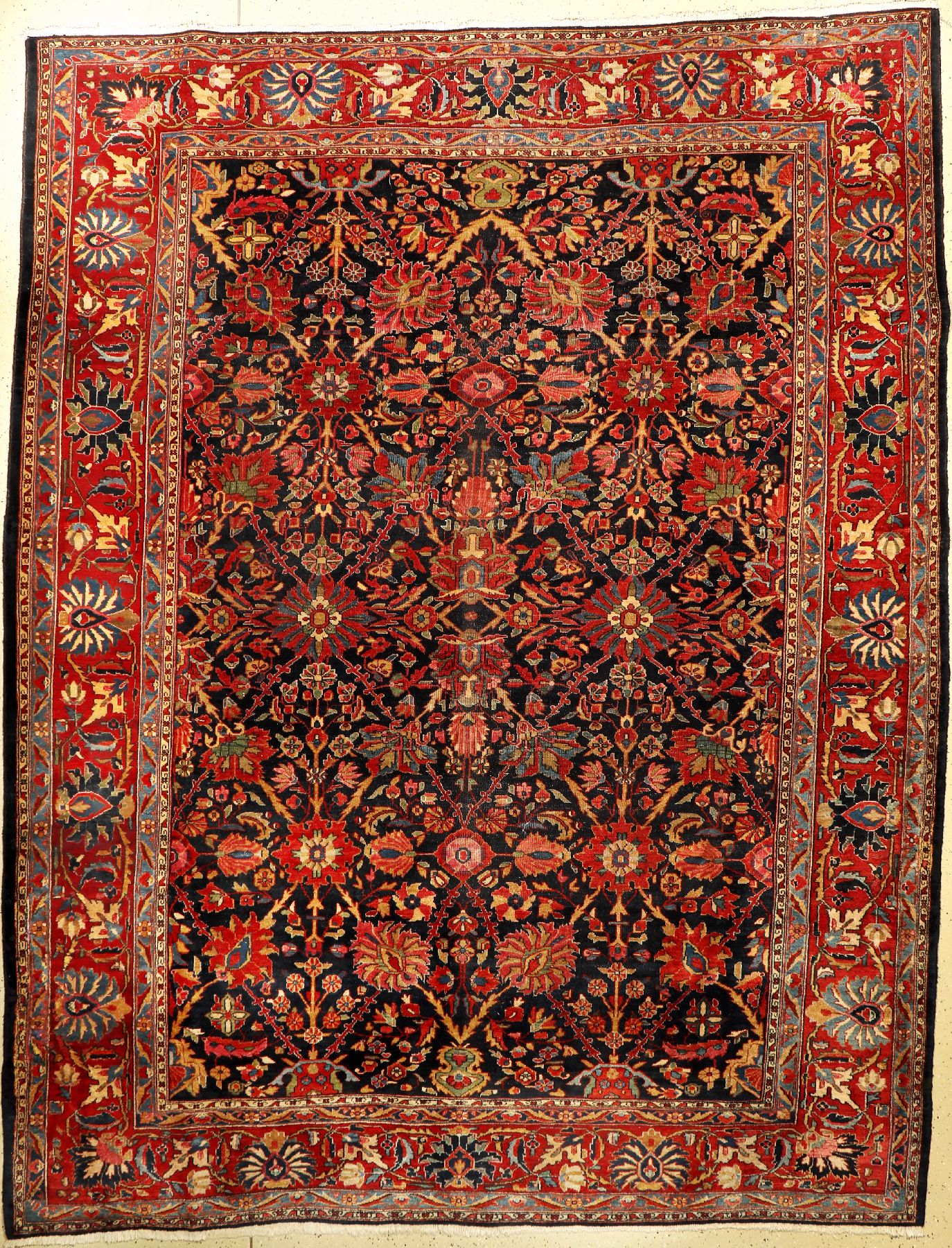 Sarogh (Us Re-Import) alt, Persien, um 1930/1940, Korkwolle, ca. 357 x 279 cm, EHZ: 4, seltenes Muster