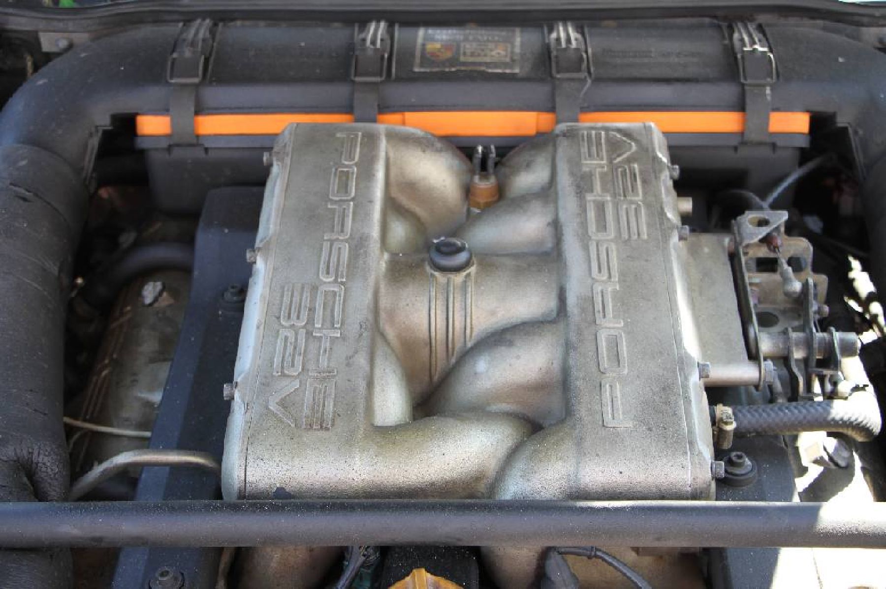 Detail e: PORSCHE 928 GT, Fahrgestellnummer: WPOZZZ92ZLS840698, EZ 11/1989, 3. Hand, Laufleistung ca. 154.000 km, 243 kW/ 330 PS, 8-Zylinder, 5-Gang ...