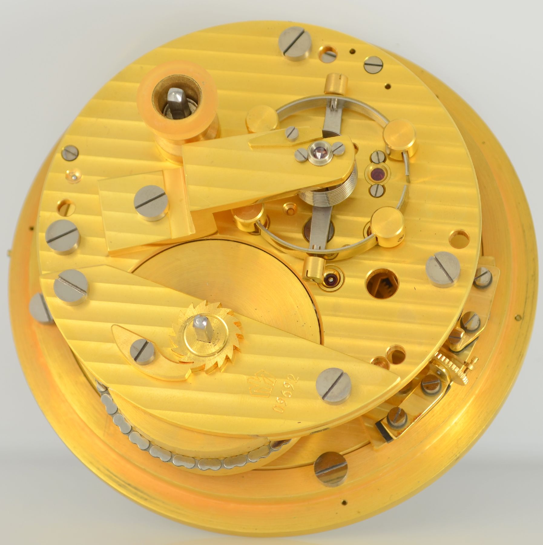 Detail f: POLJOT Marinechronometer Nr. 09692, UDSSR um 1980, kardanisch aufgehängtes Messinggeh., 3-tlg. Holzkiste m. Messingecken, silb. Zifferbl., arab. ...