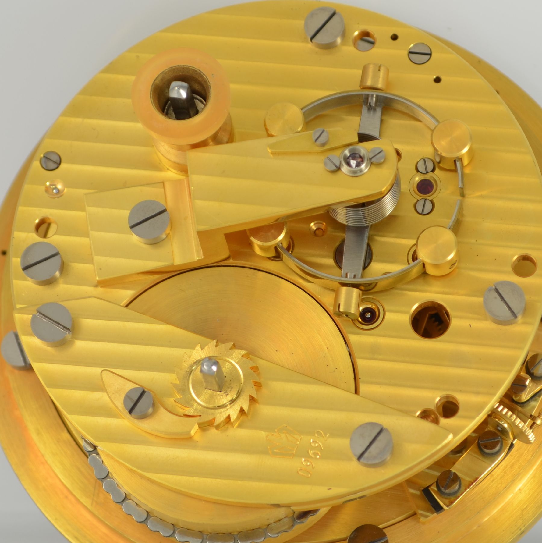 Detail g: POLJOT Marinechronometer Nr. 09692, UDSSR um 1980, kardanisch aufgehängtes Messinggeh., 3-tlg. Holzkiste m. Messingecken, silb. Zifferbl., arab. ...