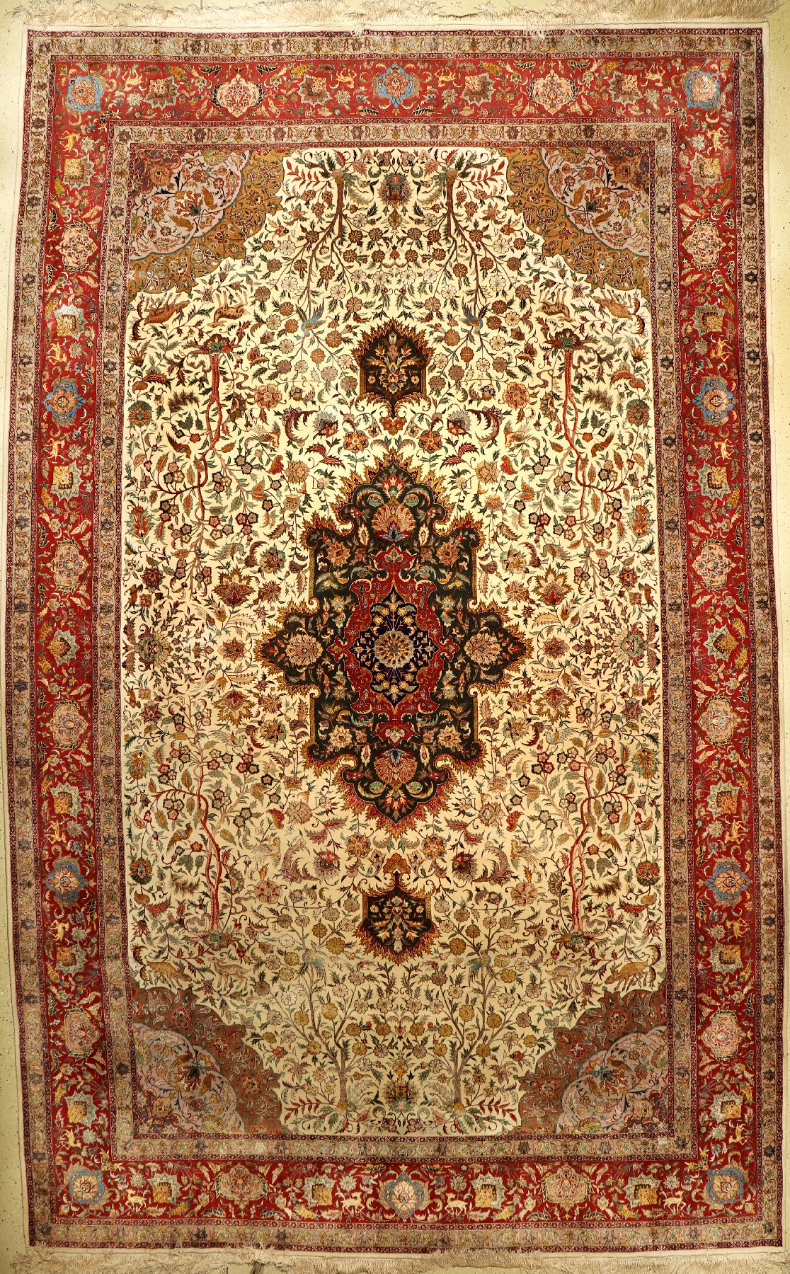 Täbriz fein, China, ca. 40 Jahre, Korkwollemit und auf Seide, ca. 503 x 313 cm, EHZ: 2(Flohrfehlstellen am Rand und am Abschluss)