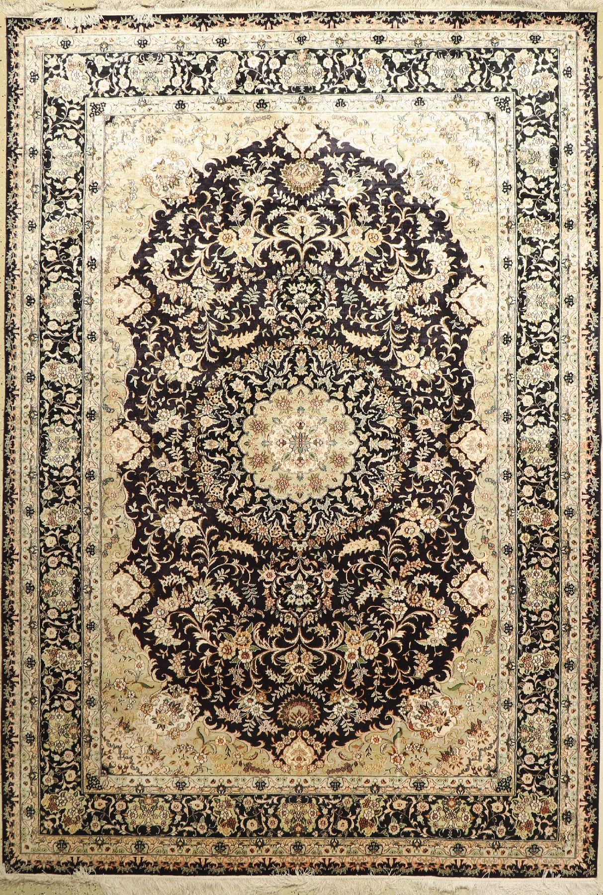China Seide fein, ca. 40 Jahre, reine Naturseide, ca. 274 x 190 cm, EHZ: 2