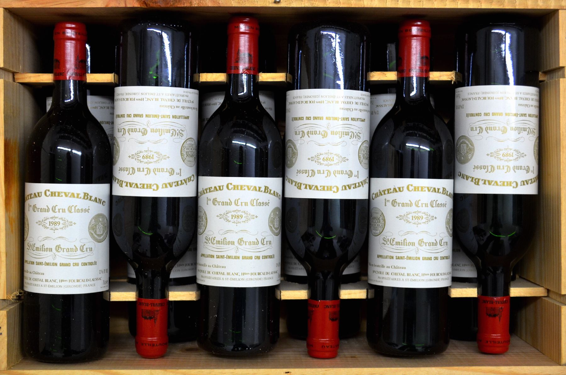Detail a: 12 Flaschen 1989 Chateau Cheval Blanc, Saint-Emilion, 1er Grand Cru Classe, je 75 cl, 13 % Vol., Füllstände: je ca. into neck, hervorragende ...