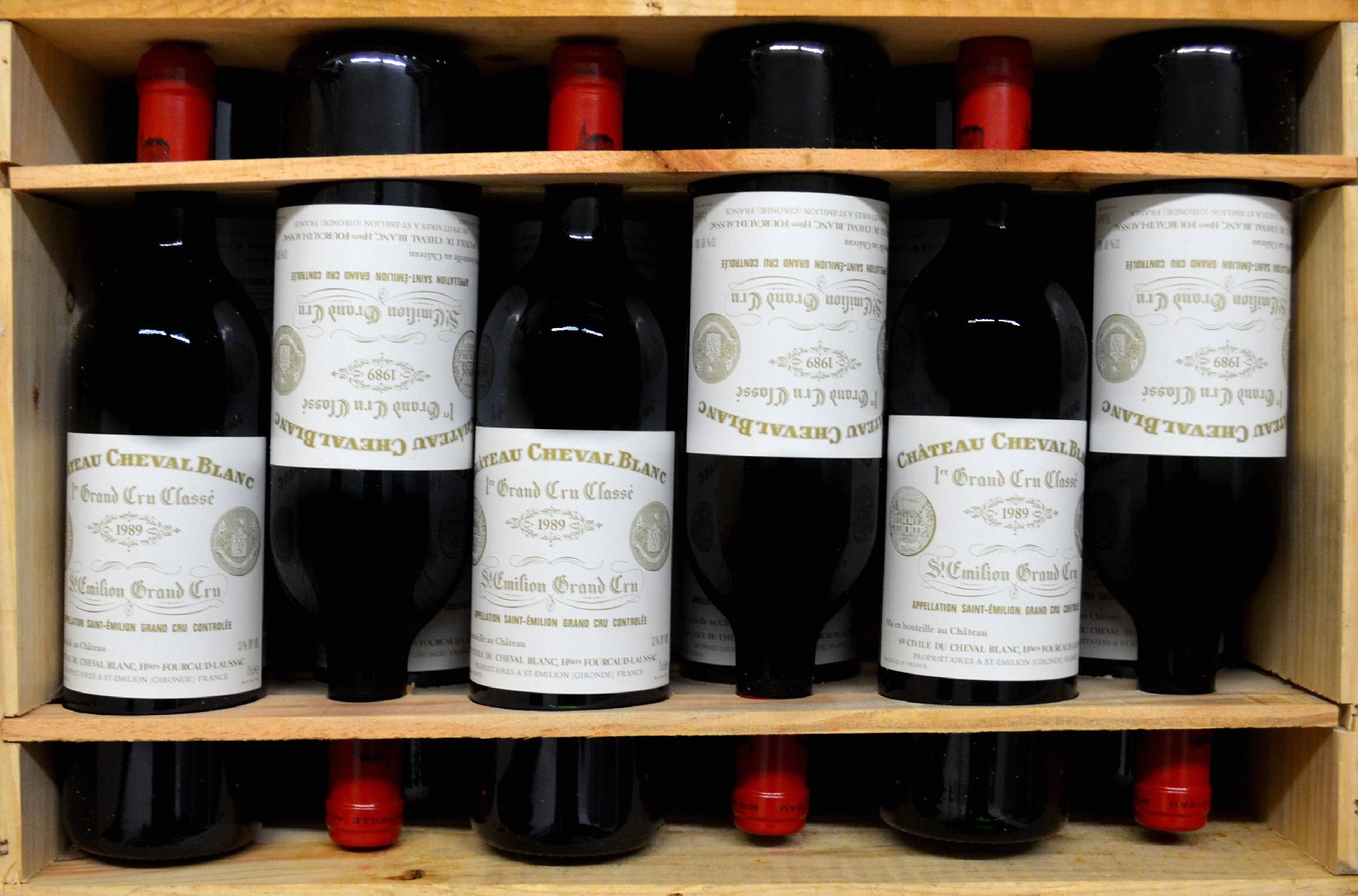 Detail a: 12 Flaschen 1989 Chateau Cheval Blanc, Saint-Emilion, 1er Grand Cru Classe, je 75 cl, 13 % vol., Füllstände: top shoulder bis into neck, ...