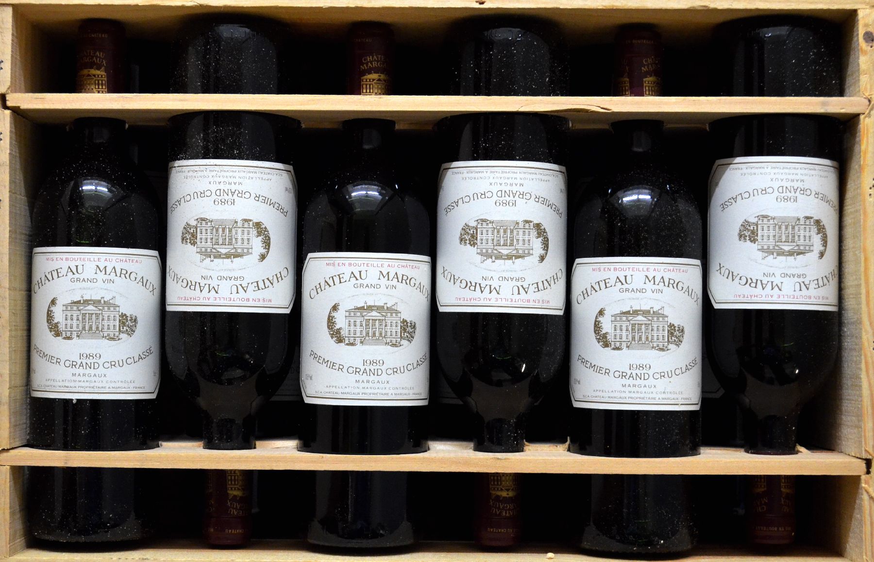 Detail a: 12 Flaschen 1989 Chateau Margaux, Margaux, Premier Grand Cru Classe, je 75 cl, 12,5 % Vol., Füllstände: je into neck, hervorragende ...
