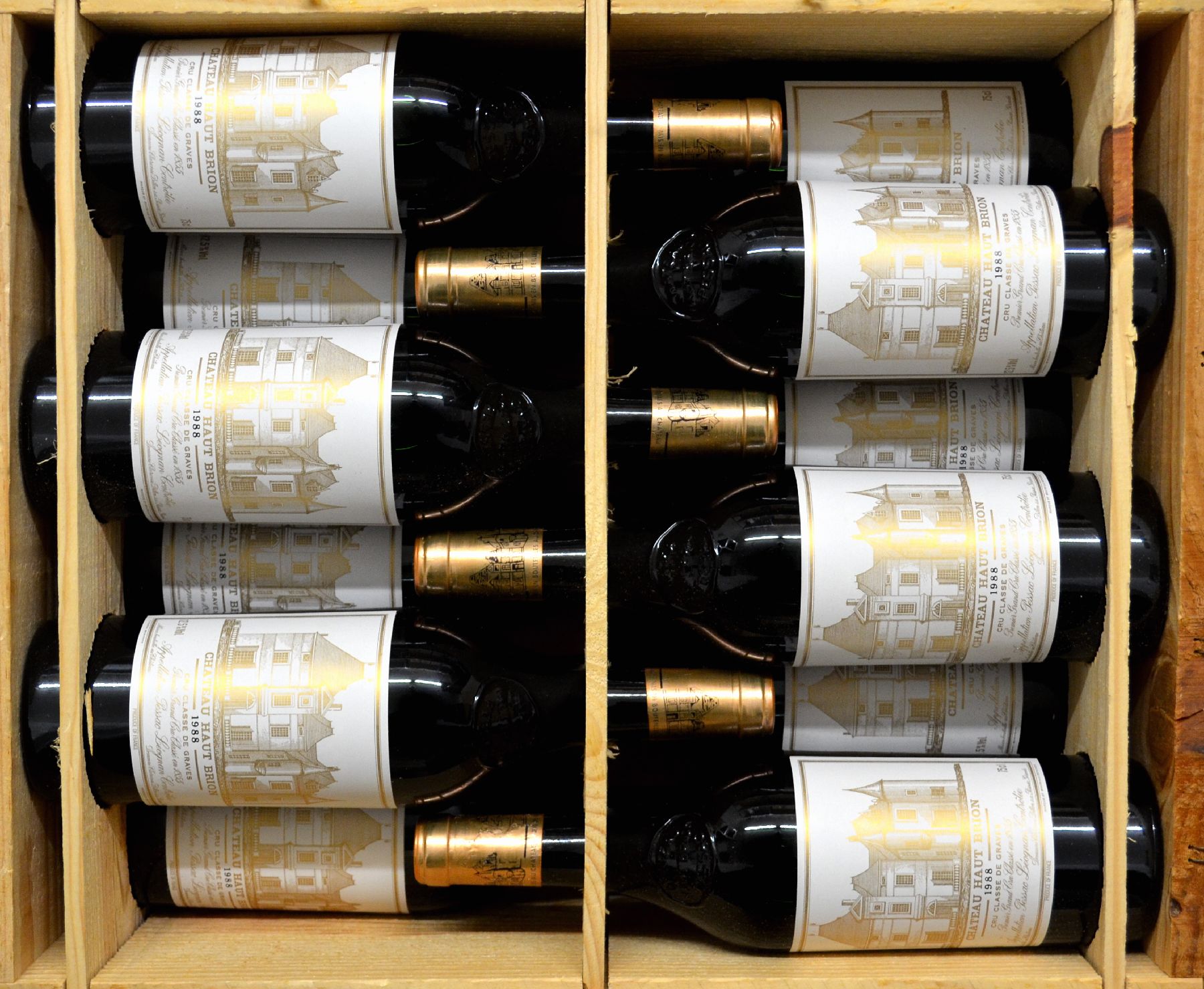 Detail a: 12 Flaschen 1988 Chateau Haut Brion, Pessac-Leognan, Premier Grand Cru Classe, je 75 cl, 12,5 % Vol., Abstand zwischen Kapselund Wein: je ca. 1 cm, ...