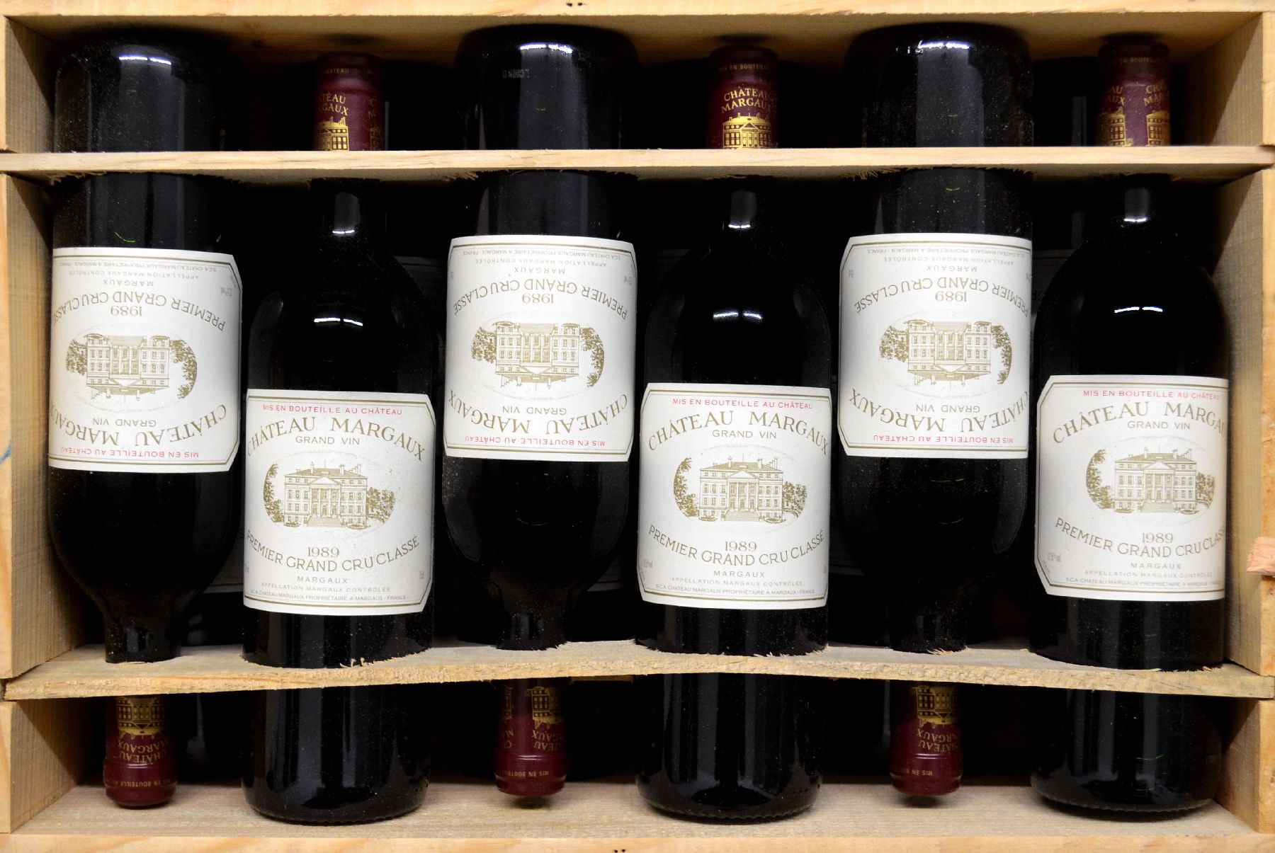Detail a: 12 Flaschen 1989 Chateau Margaux, Margaux, Premier Grand Cru Classe, je 75 cl, 12,5 % Vol., Füllstände: je into neck, hervorragende ...