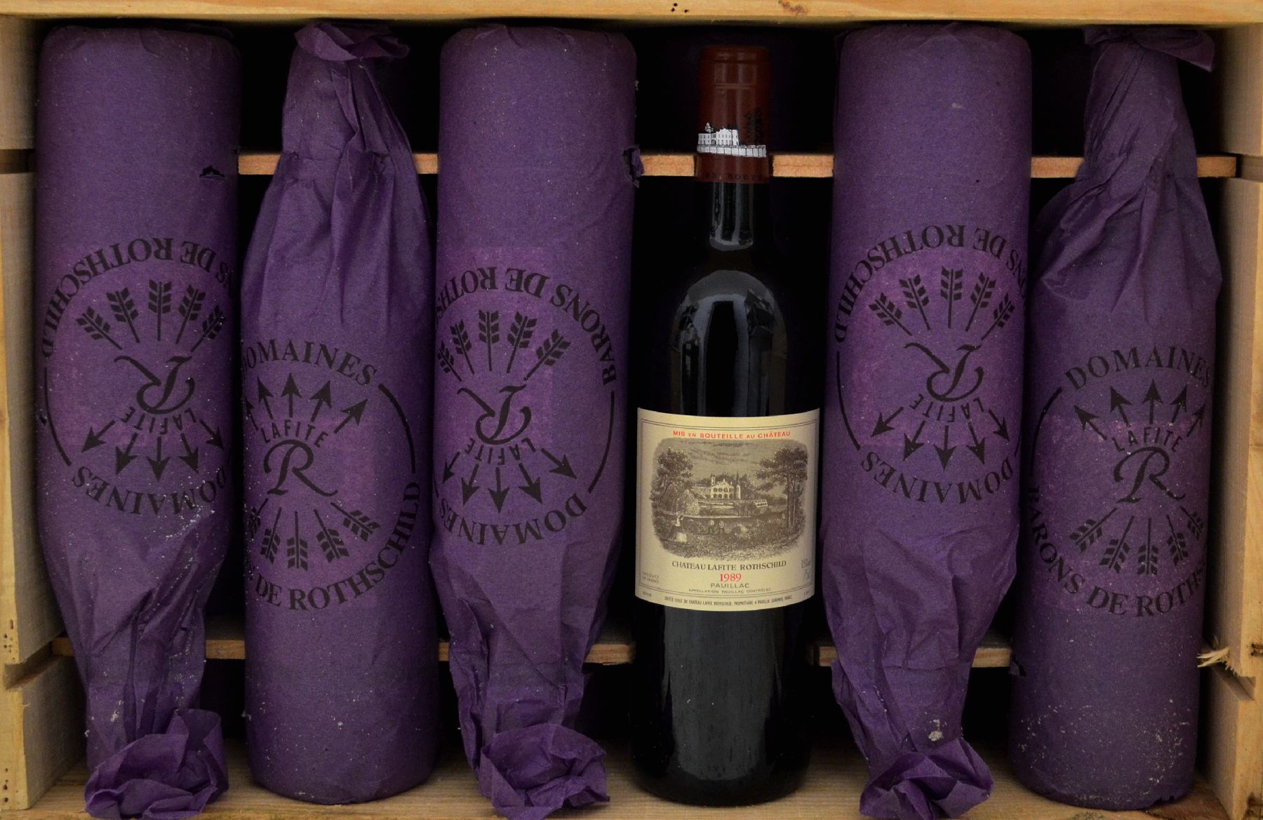 Detail a: 12 Flaschen 1989 Chateau Lafite Rothschild, Pauillac, Premier Grand Cru Classe, je 75 cl, 12,5 % Vol., Füllstände: je into neck, hervorragende ...