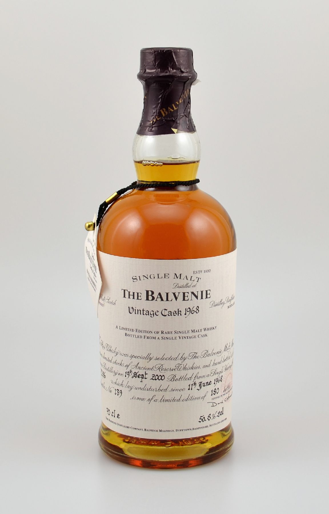 1 Flasche 1968 Single Malt Scotch Whisky, ca. 70 cl, 50,8 % Vol., distilled at the Balvenie Distillery, 32 Years Old, im Jahr 2000 in die Flasche ...
