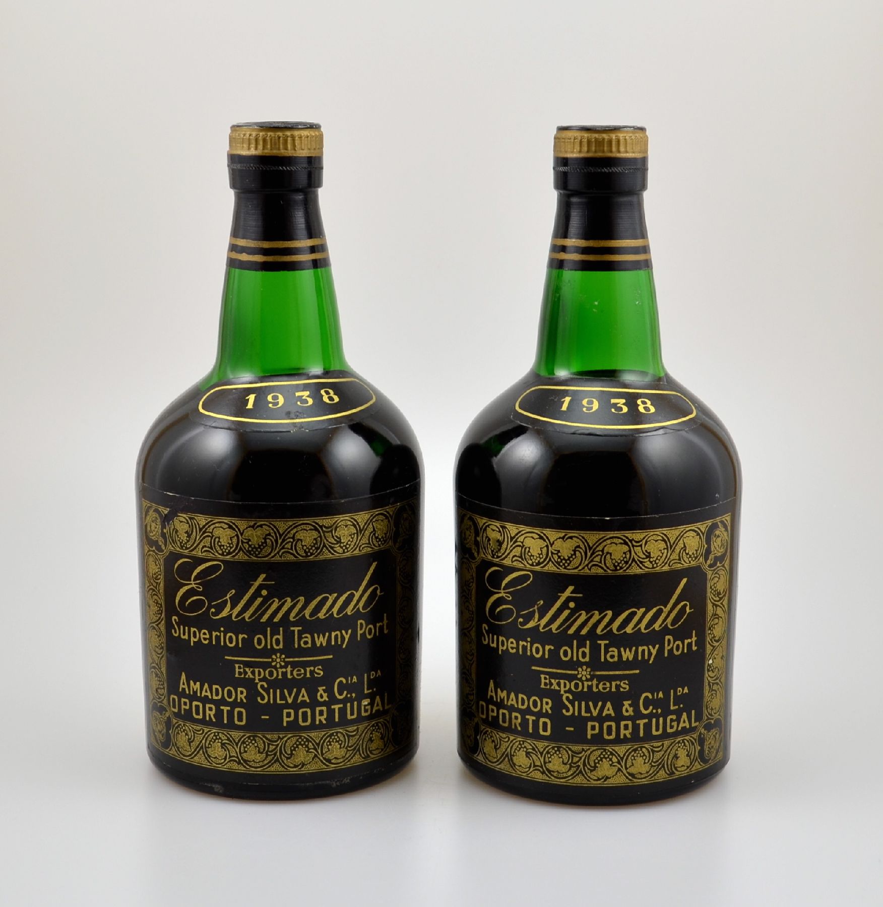 2 Flaschen 1938 Amador Silva Estimado SuperiorOld Tawny Port, ca. 75 cl, Füllstand: ca. upper mid shoulder bis top shoulder, Etiketten min besch., ...