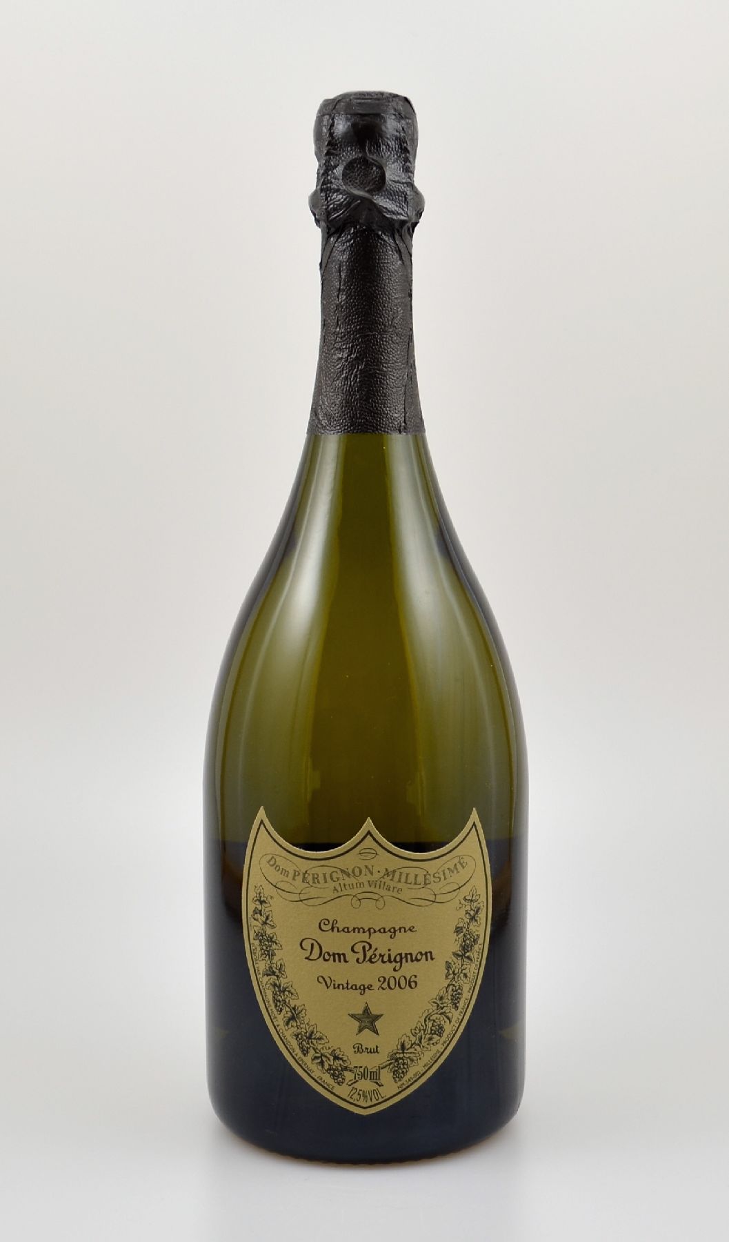 1 Flasche 2006 Dom Perignon, Brut, ca. 75 cl, 12,5 % Vol., Abstand zwischen Flaschenboden und Champagner ca. 0,5 cm, hervorragender ...