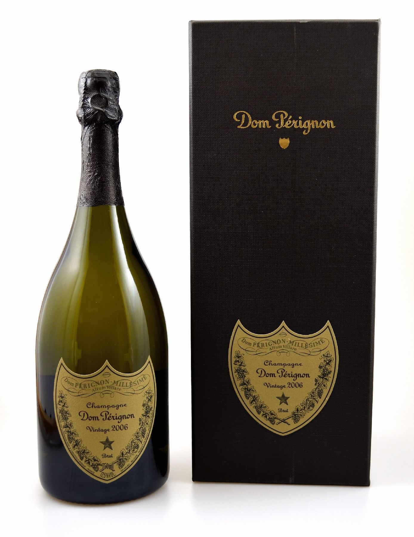 Detail a: 1 Flasche 2006 Dom Perignon, Brut, ca. 75 cl, 12,5 % Vol., Abstand zwischen Flaschenboden und Champagner ca. 0,5 cm, hervorragender ...