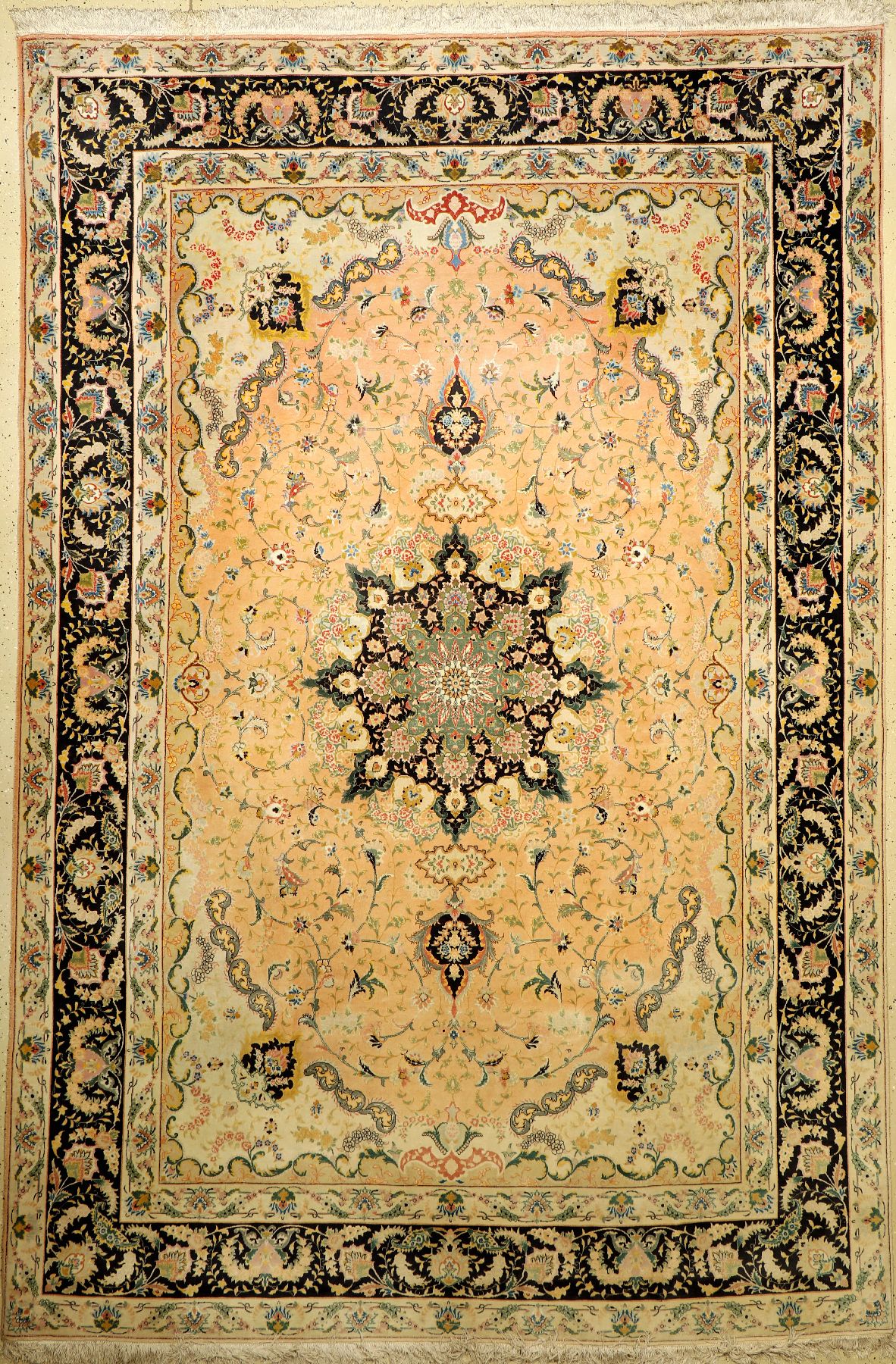 Täbriz "Part-Silk" alt, Persien (50 RAJ), ca. 40 Jahre, Korkwolle mit Seide, ca. 368 x 244 cm, neue Fransen, EHZ: 2-3 (gleichmäßig ...