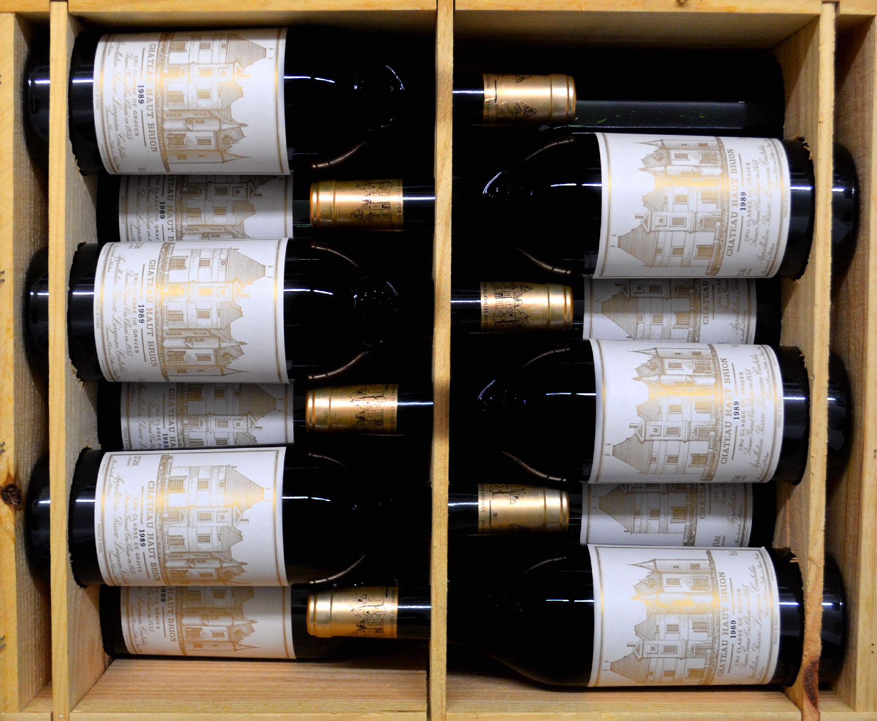 Detail a: 12 Flaschen 1989 Chateau Haut Brion, Pessac-Leognan, Premier Grand Cru Classe, je 75 cl, 13 % Vol., Abstände zwischen Kapsel und Wein: ca. 1 cm, ...