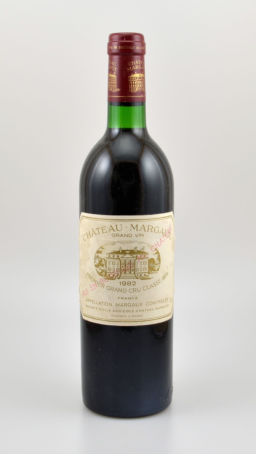 12 Flaschen 1982 Chateau Margaux, Margaux, Premier Grand Cru Classe, je 75 cl, Füllstände: je into neck, Etiketten z.T. l. beschmutzt, Kapseln und ...
