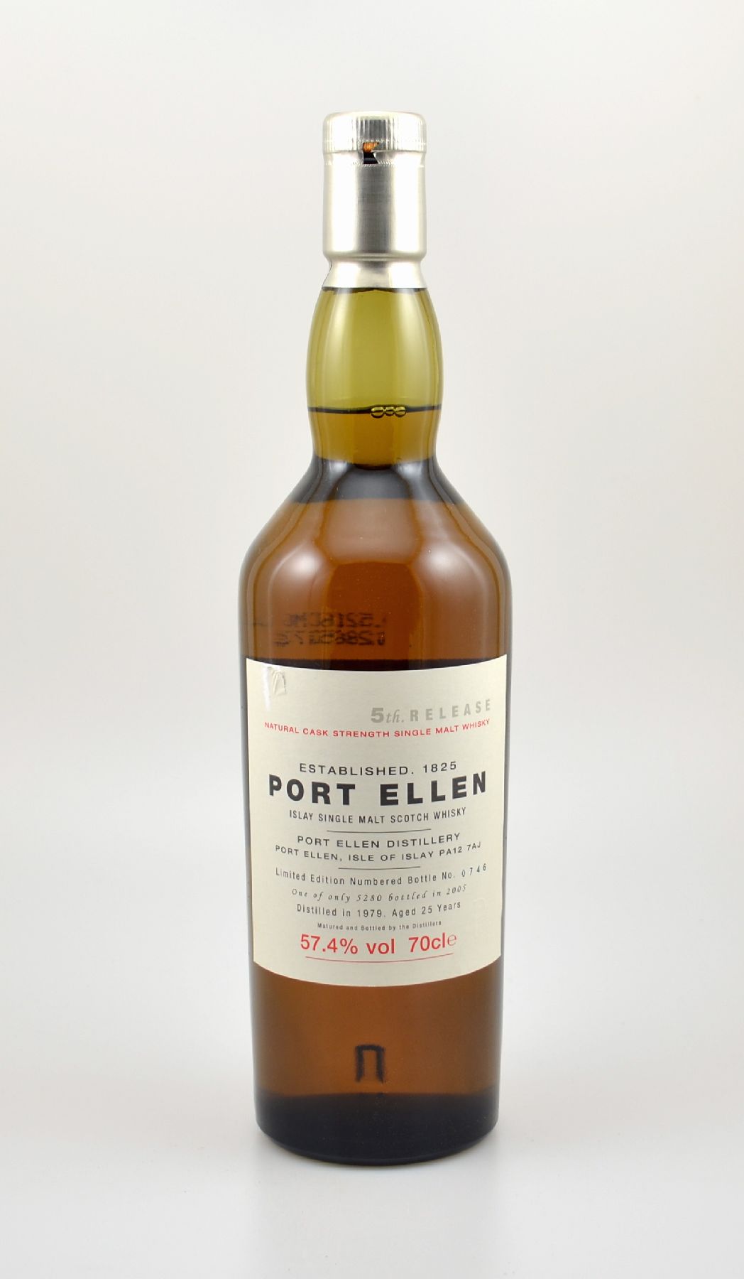 1 Flasche 1979 Single Malt Scotch Whisky, Islay, ca. 70 cl , 57.4 % Vol., distilled at Port Ellen Distillery, 25 Years Old, im Jahr 2005 abgefüllt, ...