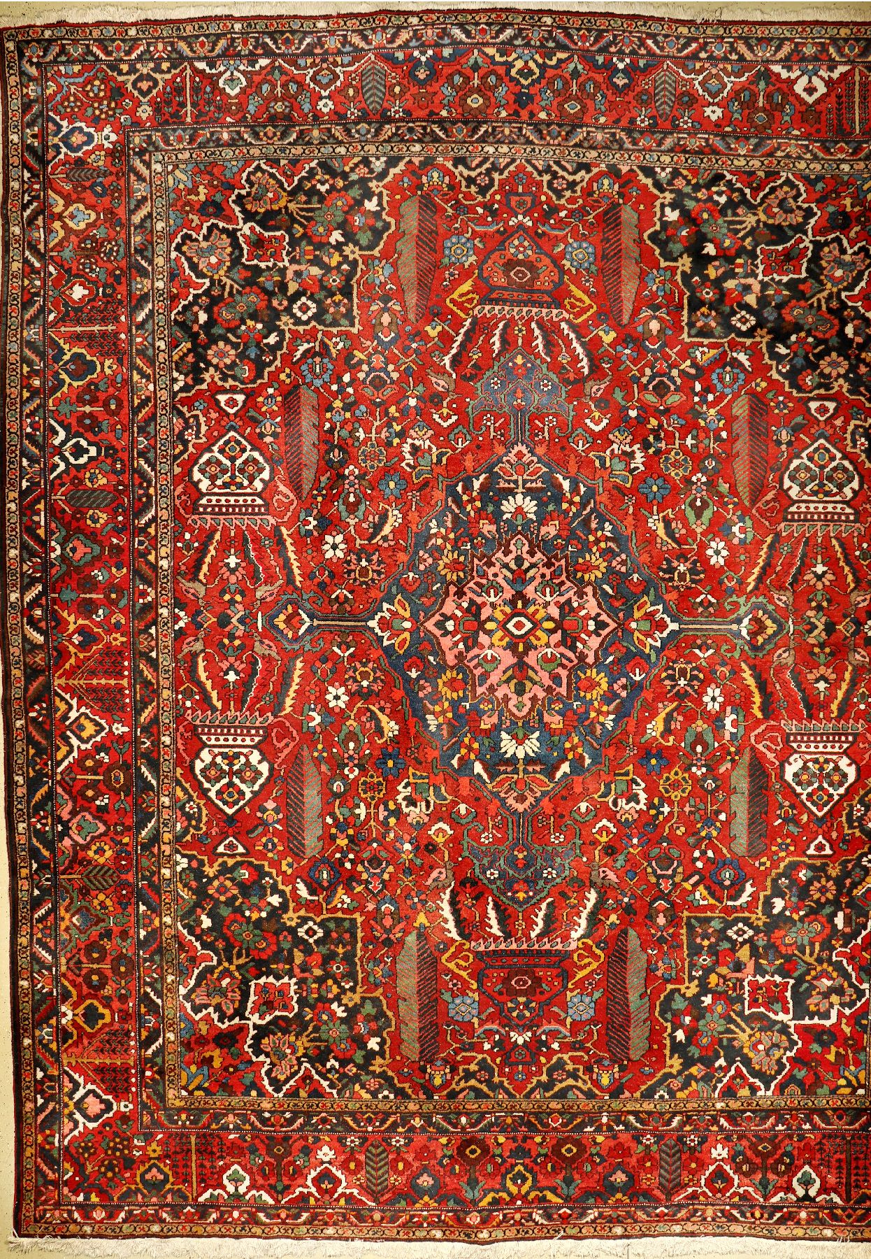 Bachtiar, Persien, um 1920/30, Wolle auf Baumwolle, ca. 491 x 420 cm, EHZ: 3