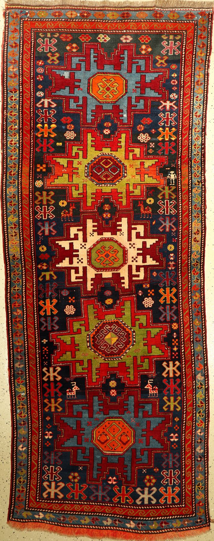 Karabagh alt, Kaukasus, (Lesghi Muster), um1940, Wolle auf Wolle, ca. 297 x 118 cm, EHZ: 3-4