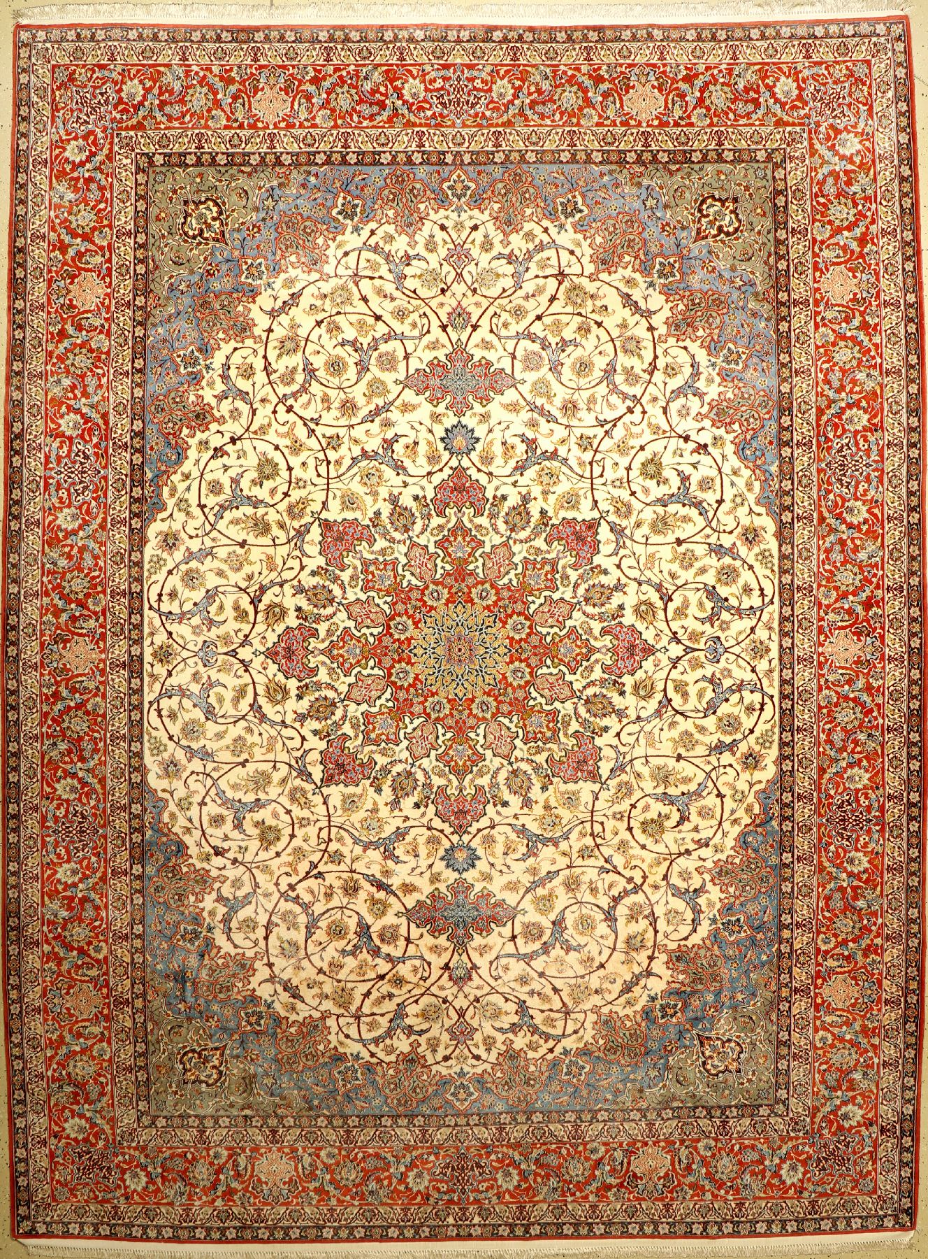 Großer Esfahan fein, Persien, ca. 30 Jahre,Korkwolle mit und auf Seide, ca. 400 x 301 cm,EHZ: 2 (gleichmäßig verblaßt).