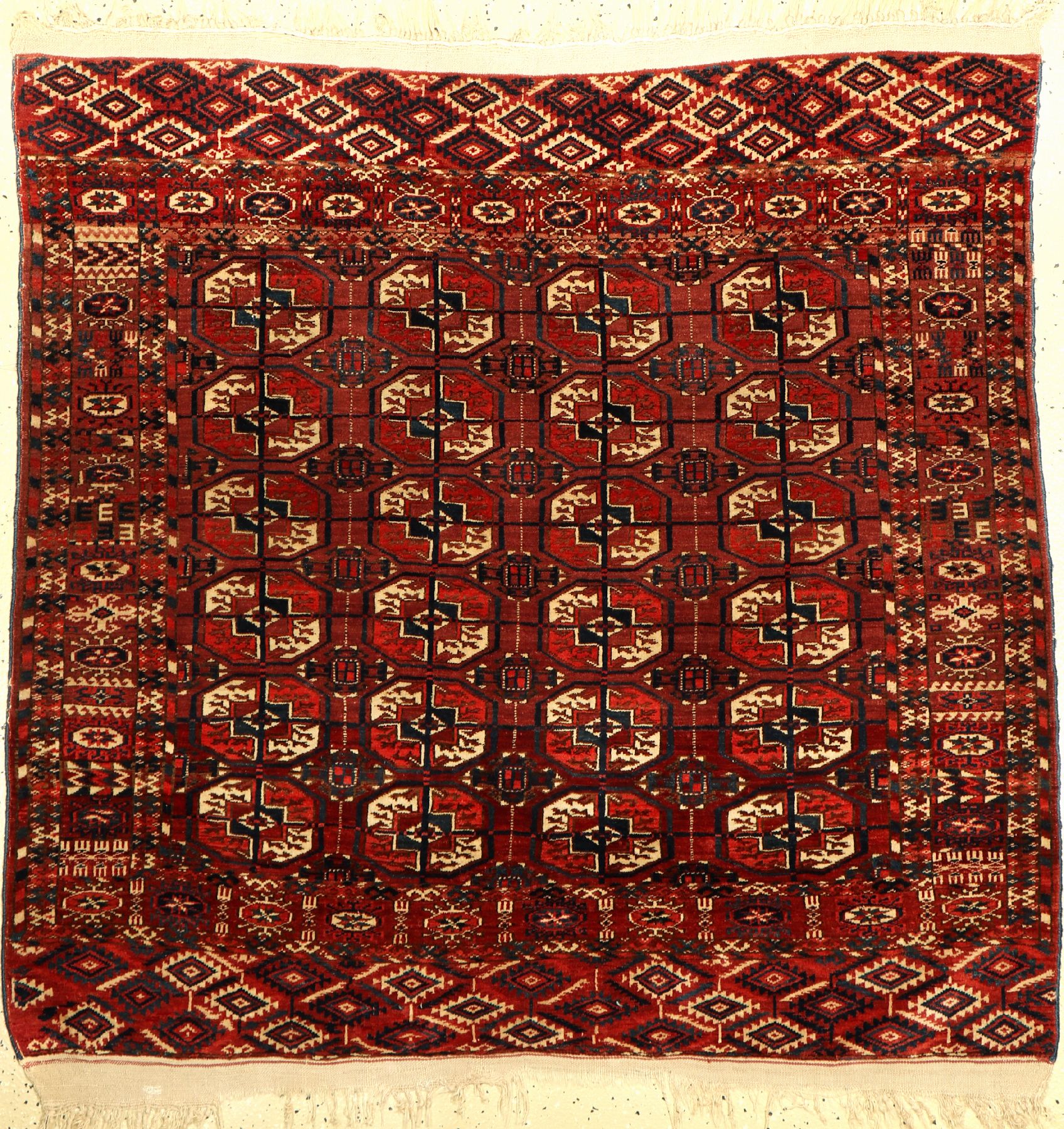 Tekke Herdteppich antik, Turkmenistan, um 1900, Wolle auf Wolle, ca. 117 x 117 cm, EHZ: 2-3