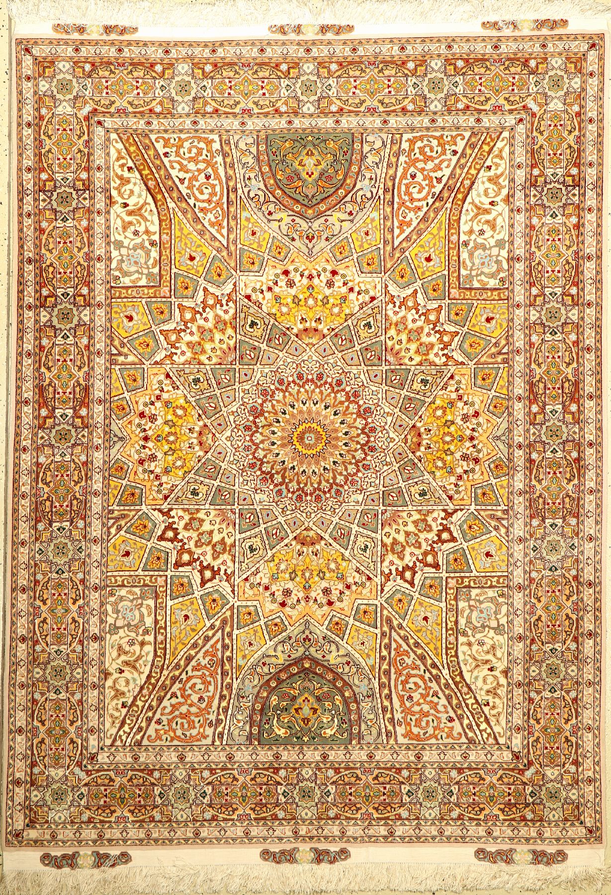 Täbriz fein (50 RAJ), Persien, ca. 20 Jahre, Korkwolle mit und auf Seide, ca. 207 x 154 cm, EHZ: 1-2 (fachkundig gereinigt). Seltene ...