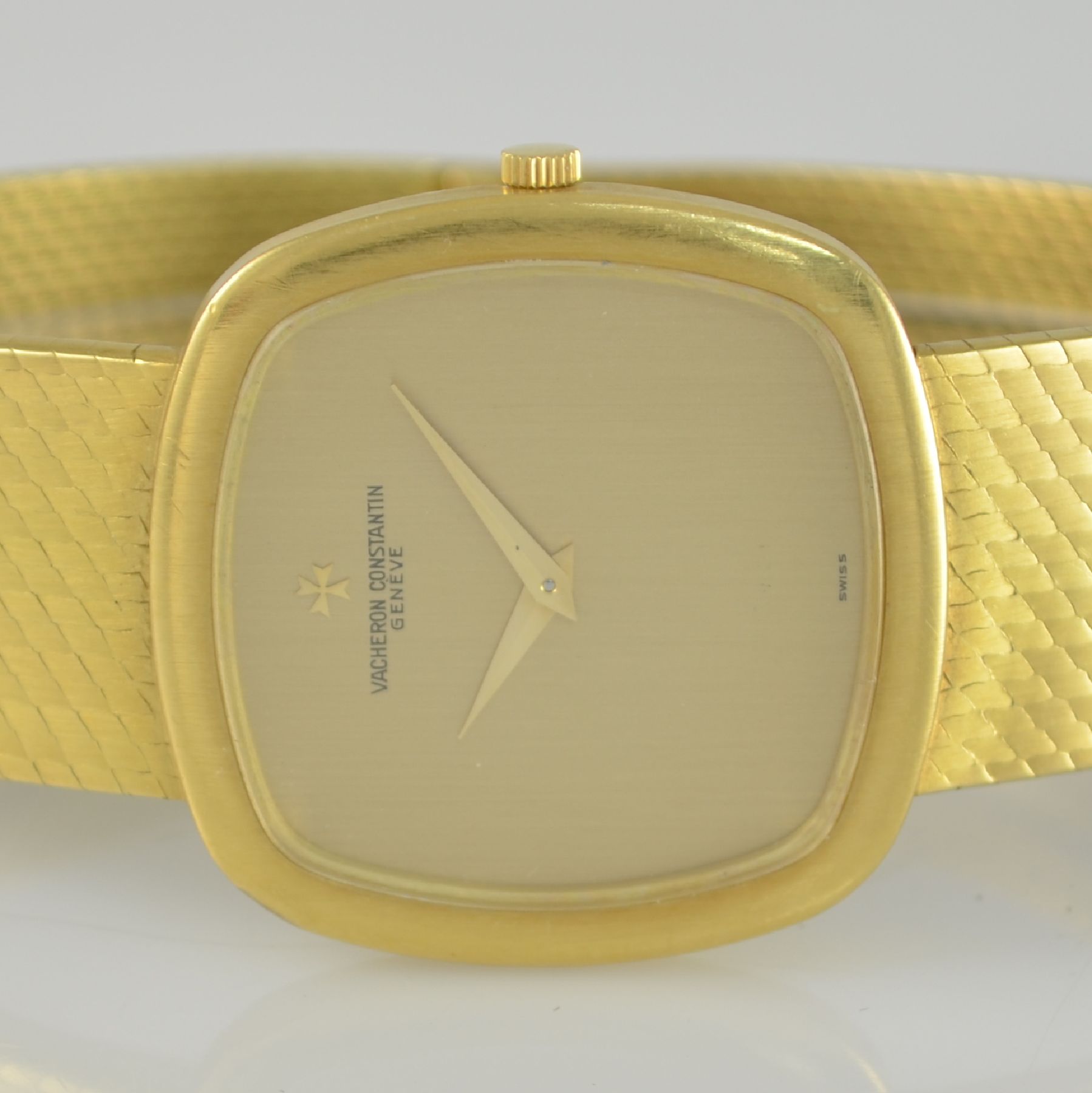 Detail a: VACHERON CONSTANTIN Herren-Goldbanduhr in GG 750/000, Schweiz um 1970, Handaufzug, 4-fach verschr. Geh. Ref. 2099 P, integr. Milanaise-band, gold. ...