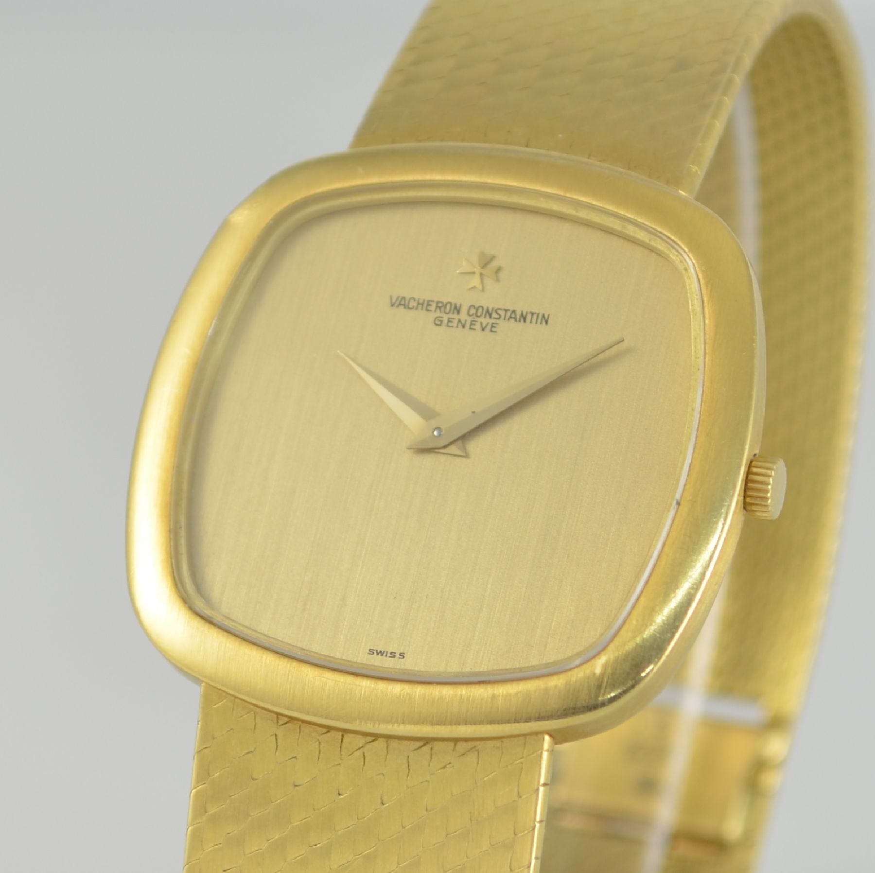 Detail c: VACHERON CONSTANTIN Herren-Goldbanduhr in GG 750/000, Schweiz um 1970, Handaufzug, 4-fach verschr. Geh. Ref. 2099 P, integr. Milanaise-band, gold. ...