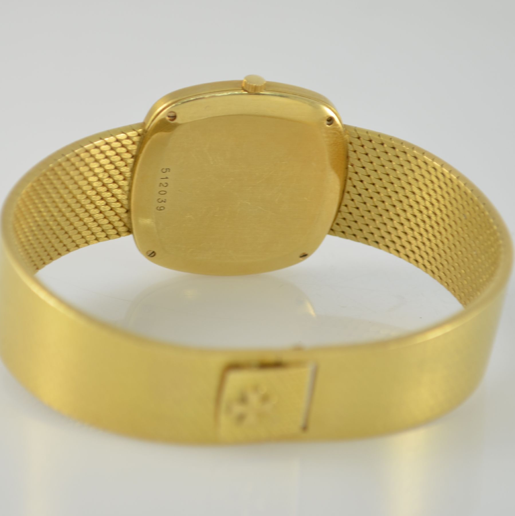 Detail e: VACHERON CONSTANTIN Herren-Goldbanduhr in GG 750/000, Schweiz um 1970, Handaufzug, 4-fach verschr. Geh. Ref. 2099 P, integr. Milanaise-band, gold. ...