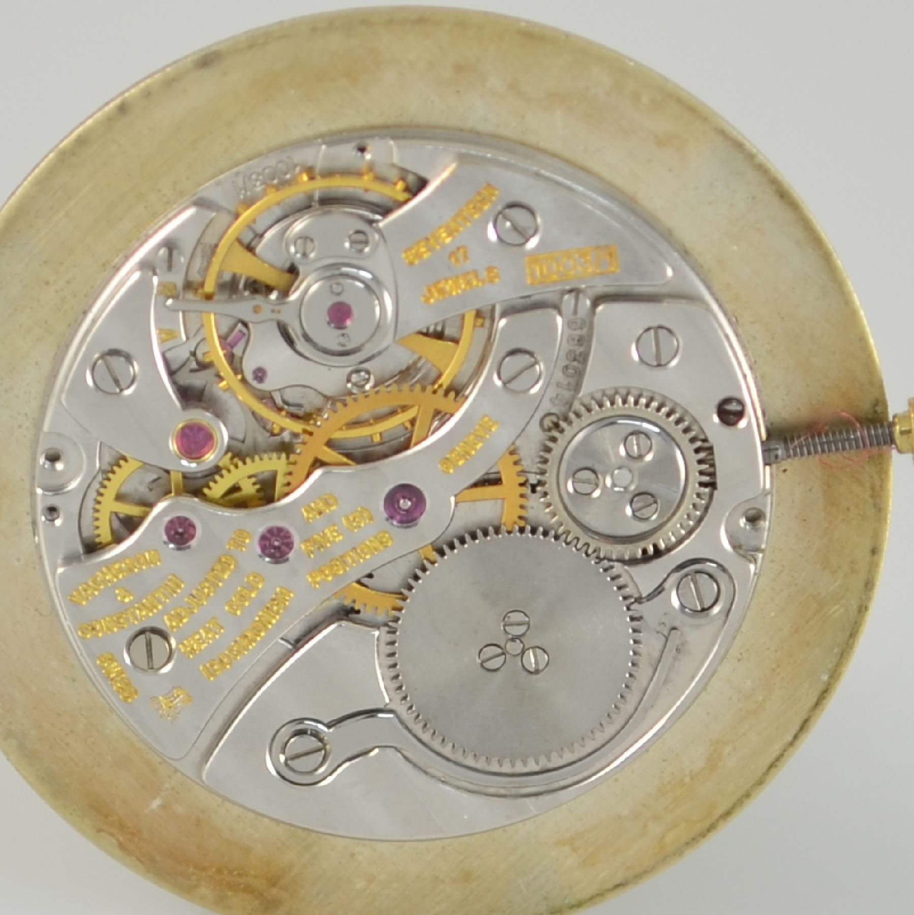 Detail g: VACHERON CONSTANTIN Herren-Goldbanduhr in GG 750/000, Schweiz um 1970, Handaufzug, 4-fach verschr. Geh. Ref. 2099 P, integr. Milanaise-band, gold. ...